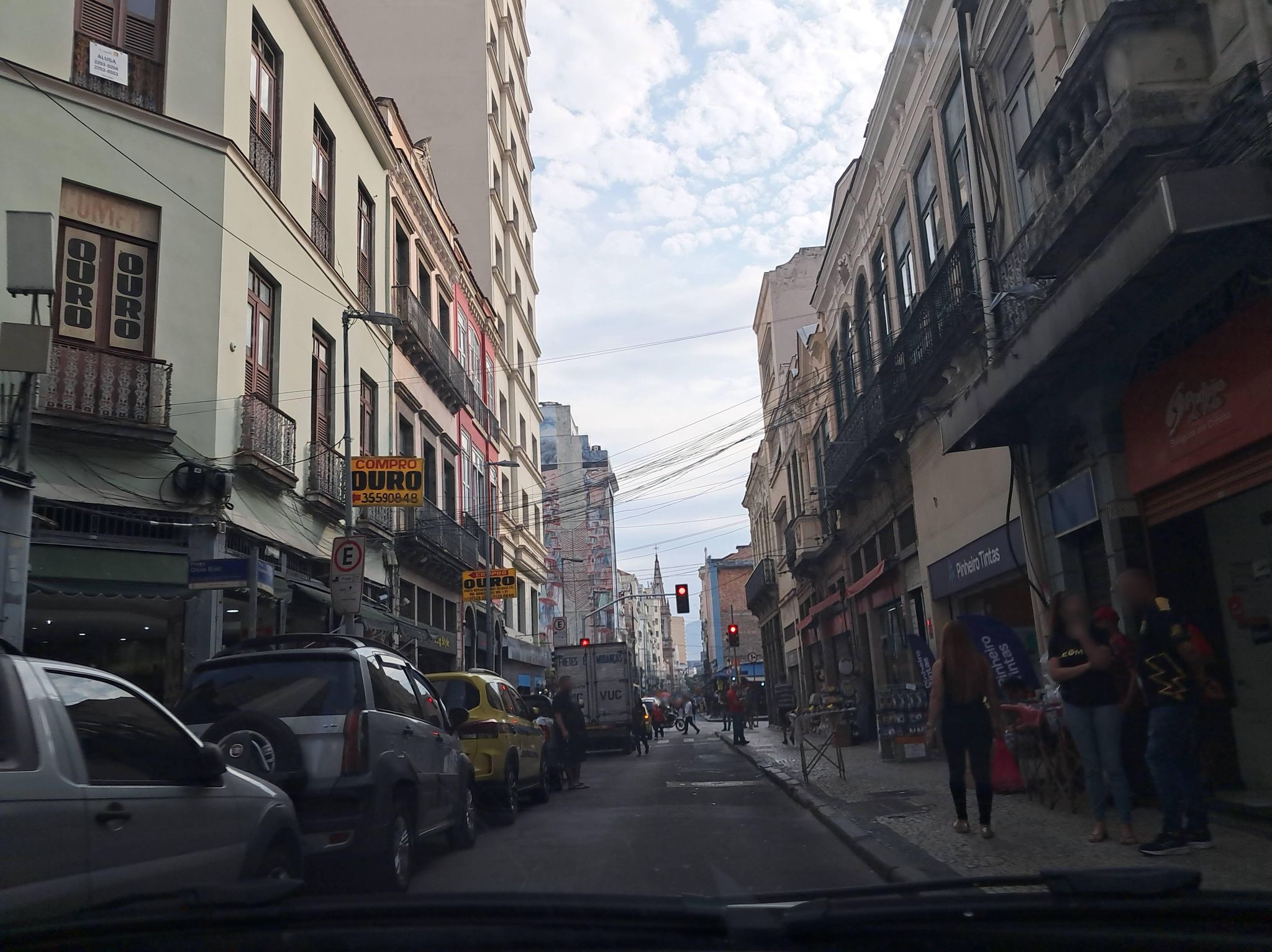 Street-level view near Edifício Julio Cesar, Centro