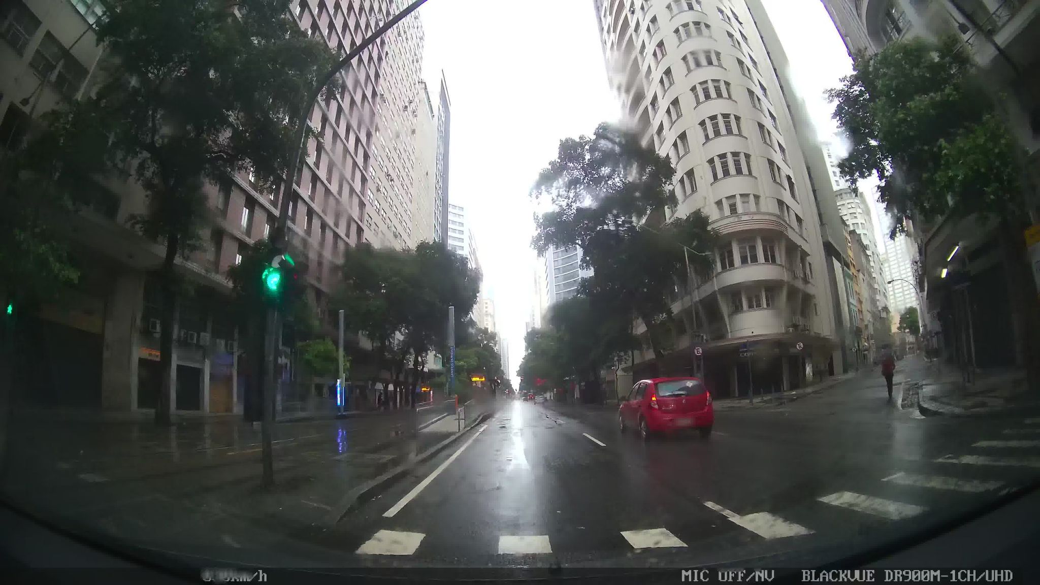 Street-level view near Edifício Julio Lima, Centro