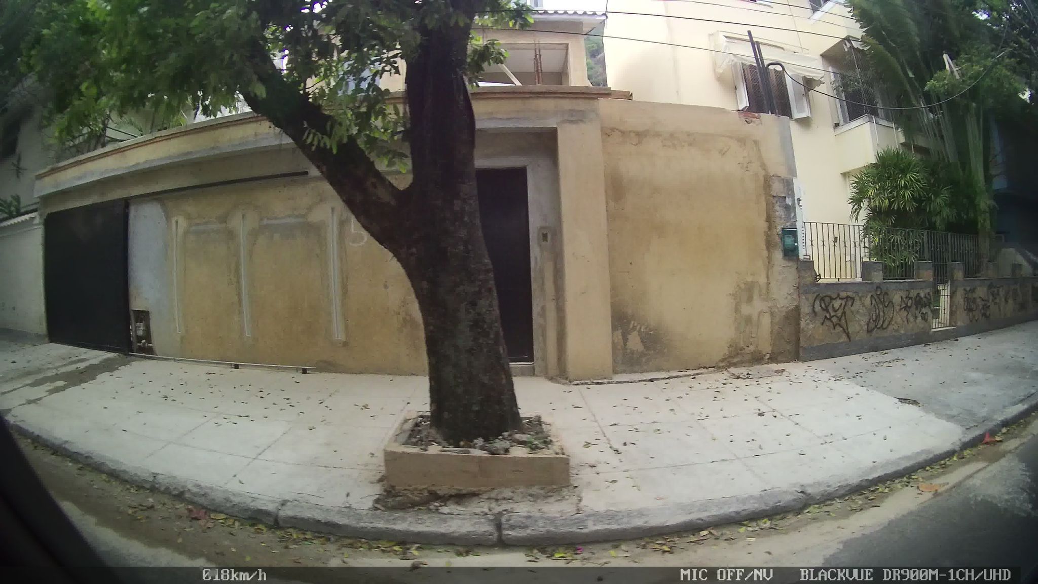 Street-level view near Edifício Jundiahy, Urca