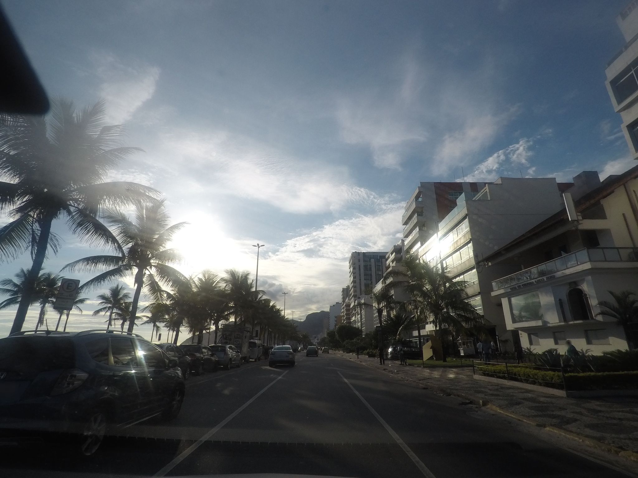 Street-level view near Edifício Kelly, Ipanema
