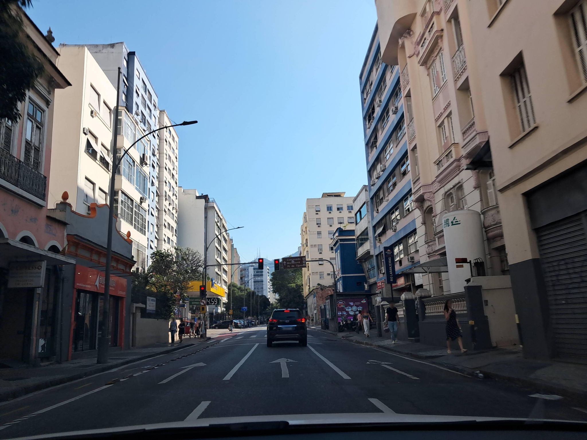 Street-level view near Edifício Kendy, Laranjeiras