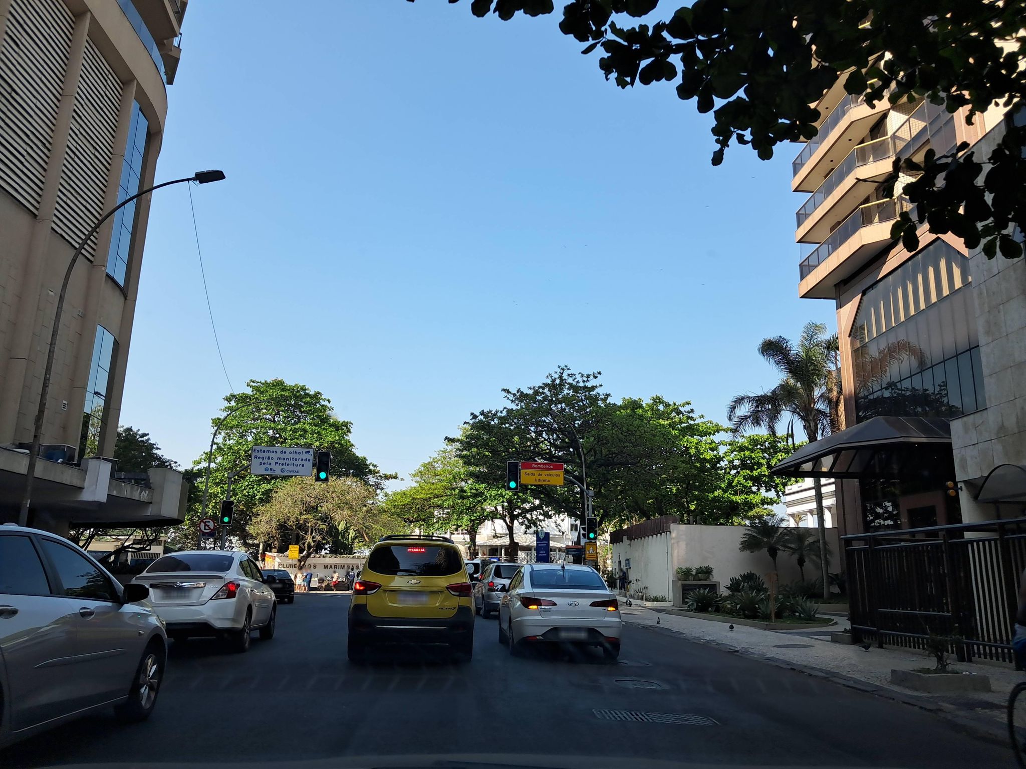 Street-level view near Edifício La Reserve Arpoador, Ipanema