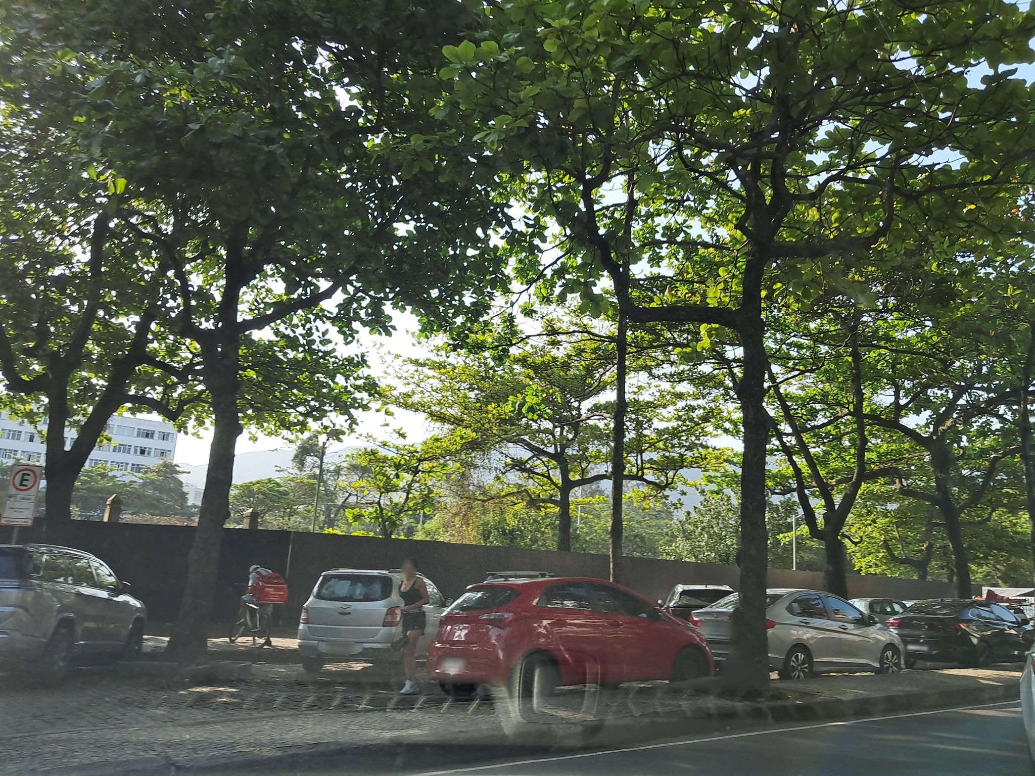 Street-level view near Edifício Lago Di Como, Ipanema
