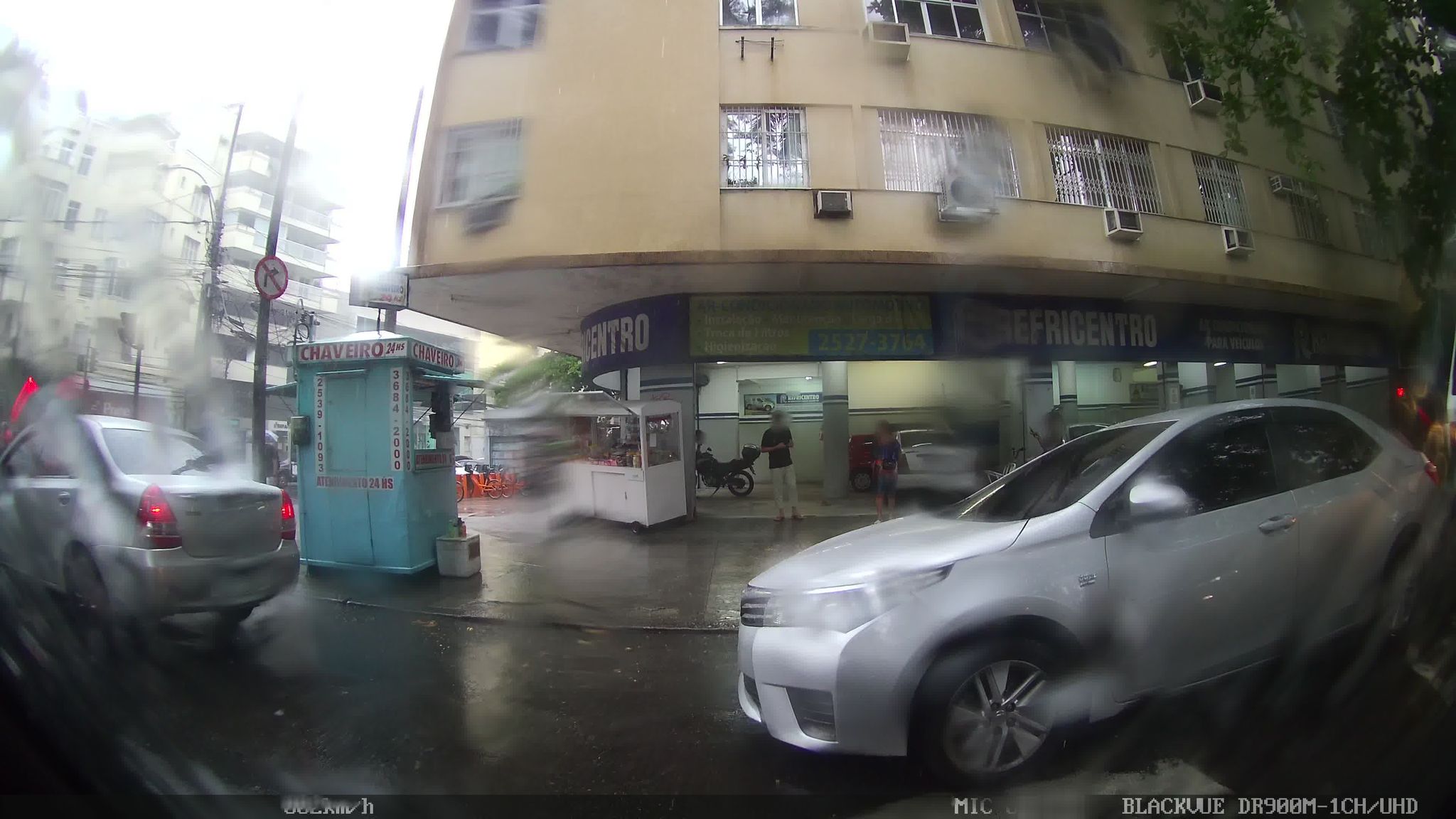 Street-level view near Edifício Lagoa de Abaete, Botafogo