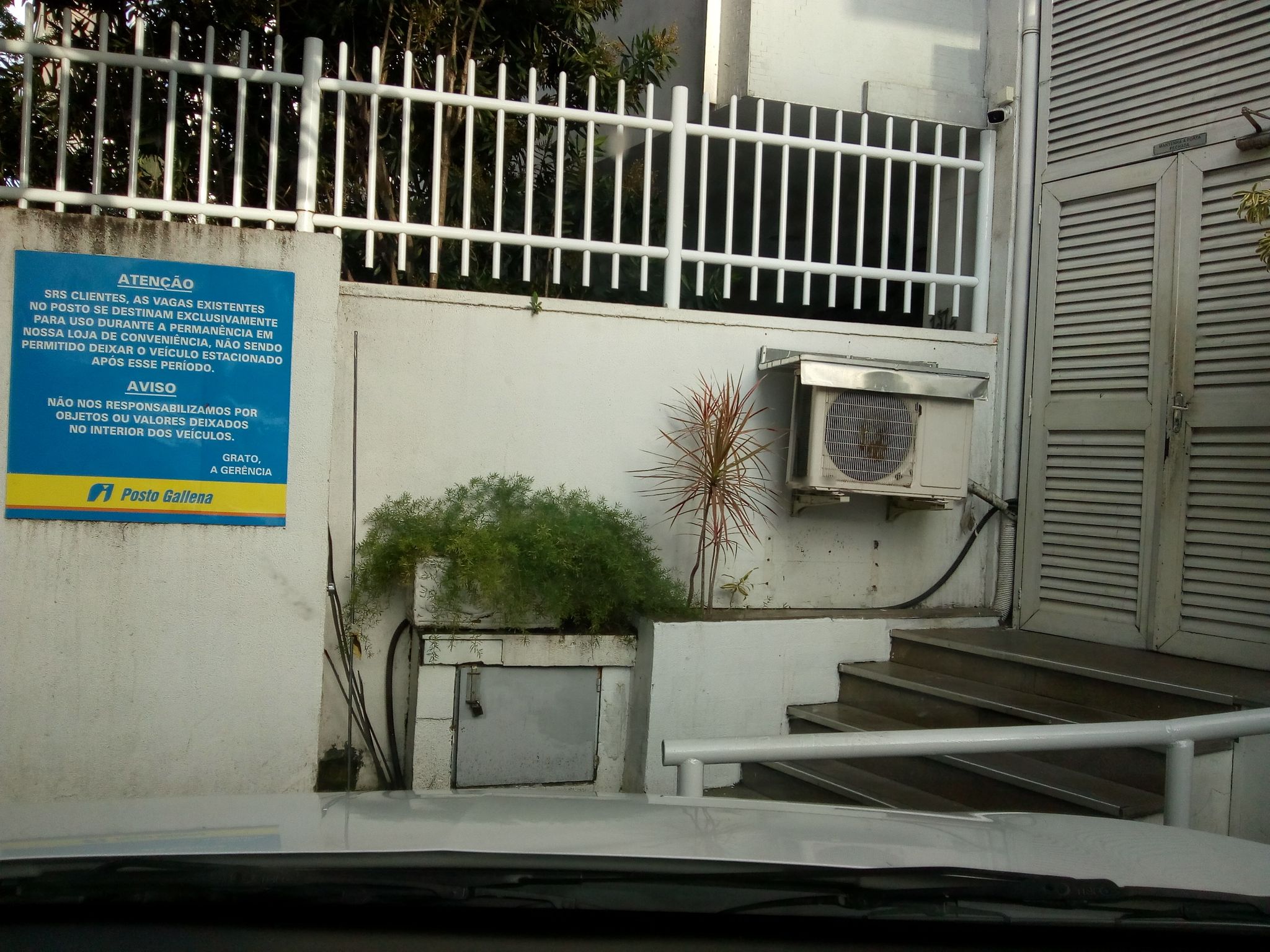 Street-level view near Edifício Lagoa Dourada, Ipanema