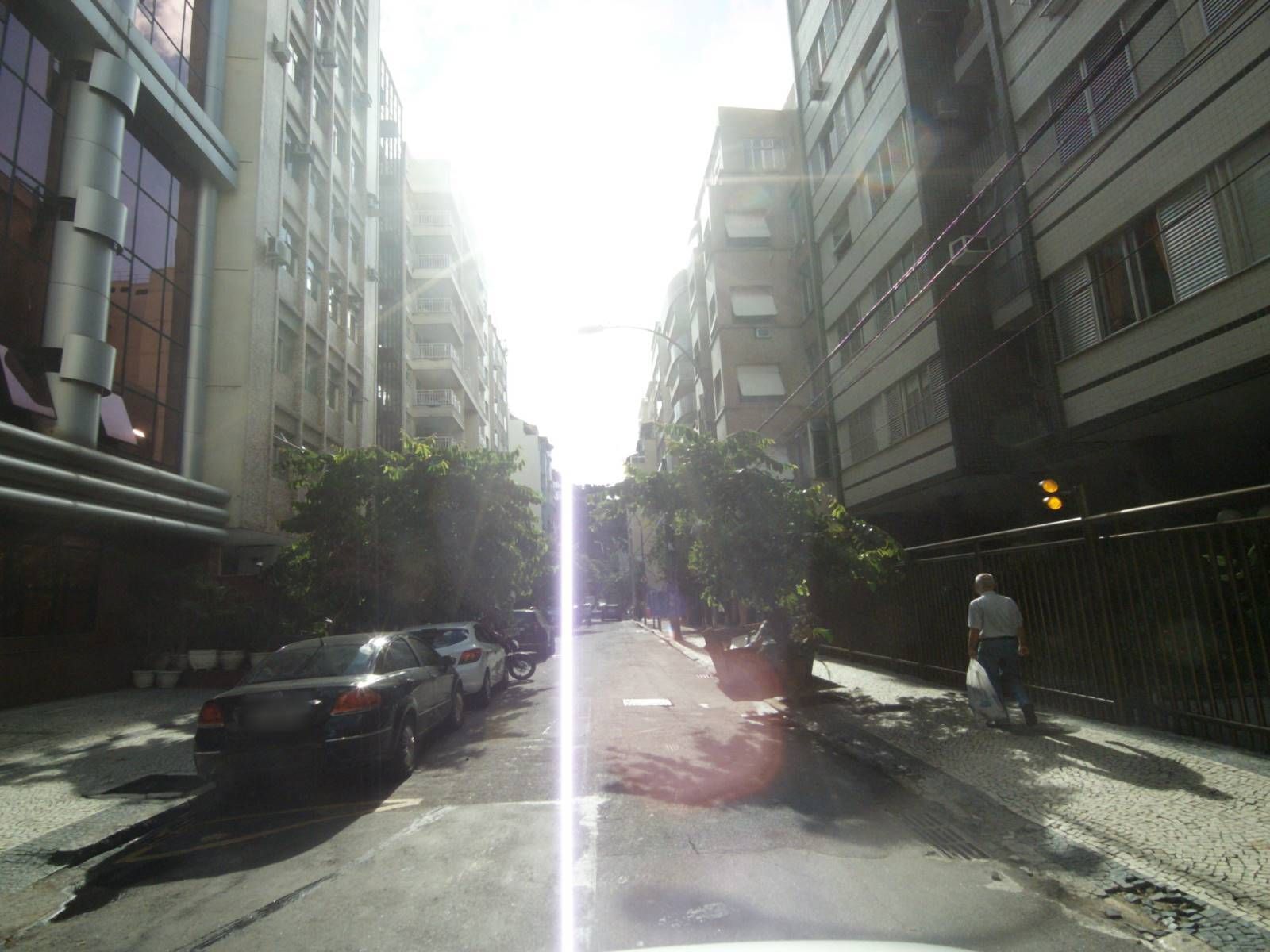 Street-level view near Edifício Leitão da Cunha, Catete