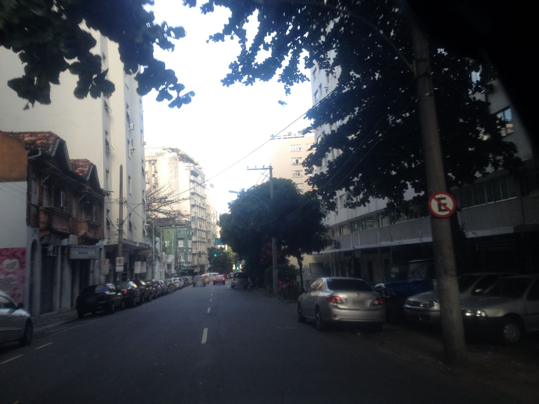 Street-level view near Edifício Leonardo Campos, Copacabana