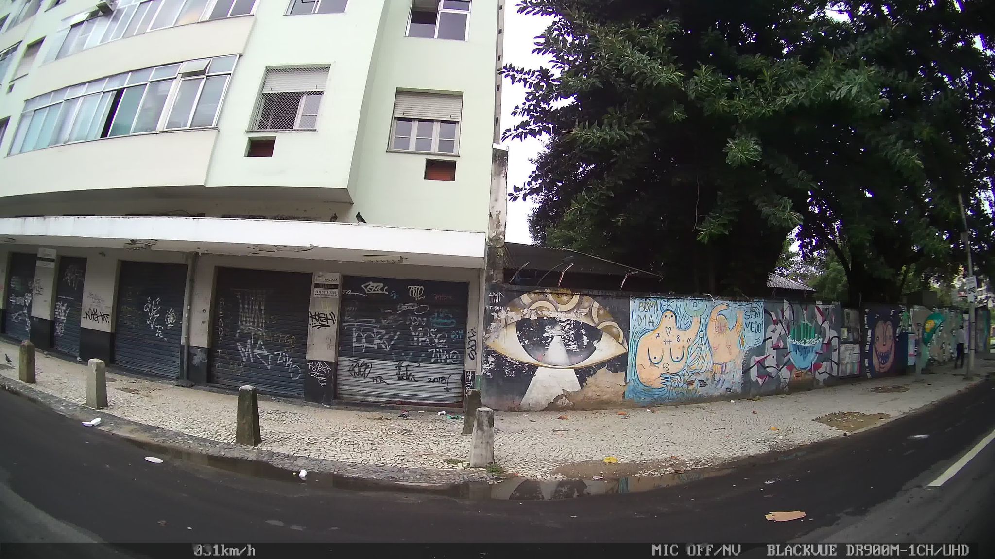 Street-level view near Edifício Leta, Centro