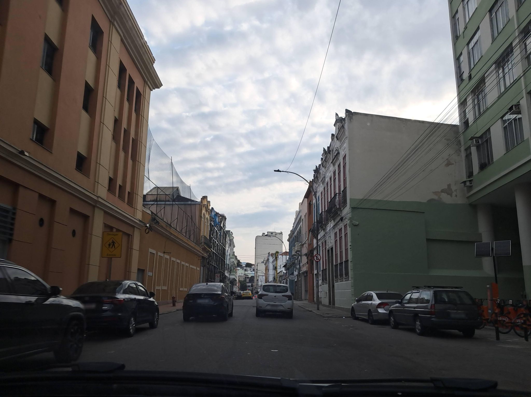 Street-level view near Edifício Liazz, Centro