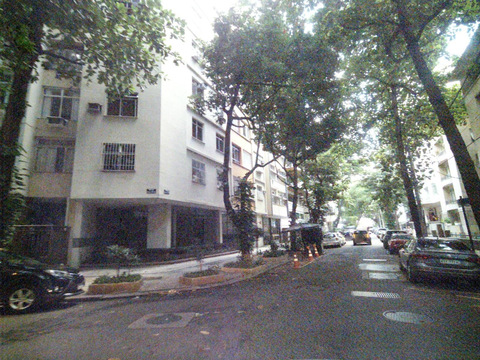Street-level view near Edifício Libra, Flamengo
