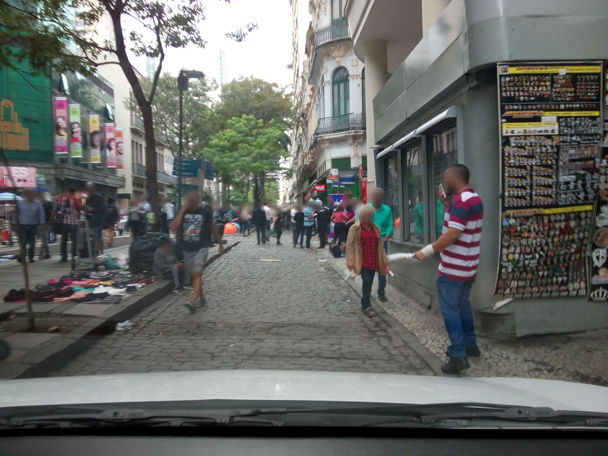Street-level view near Edifício Livreiro Francisco Alves, Centro