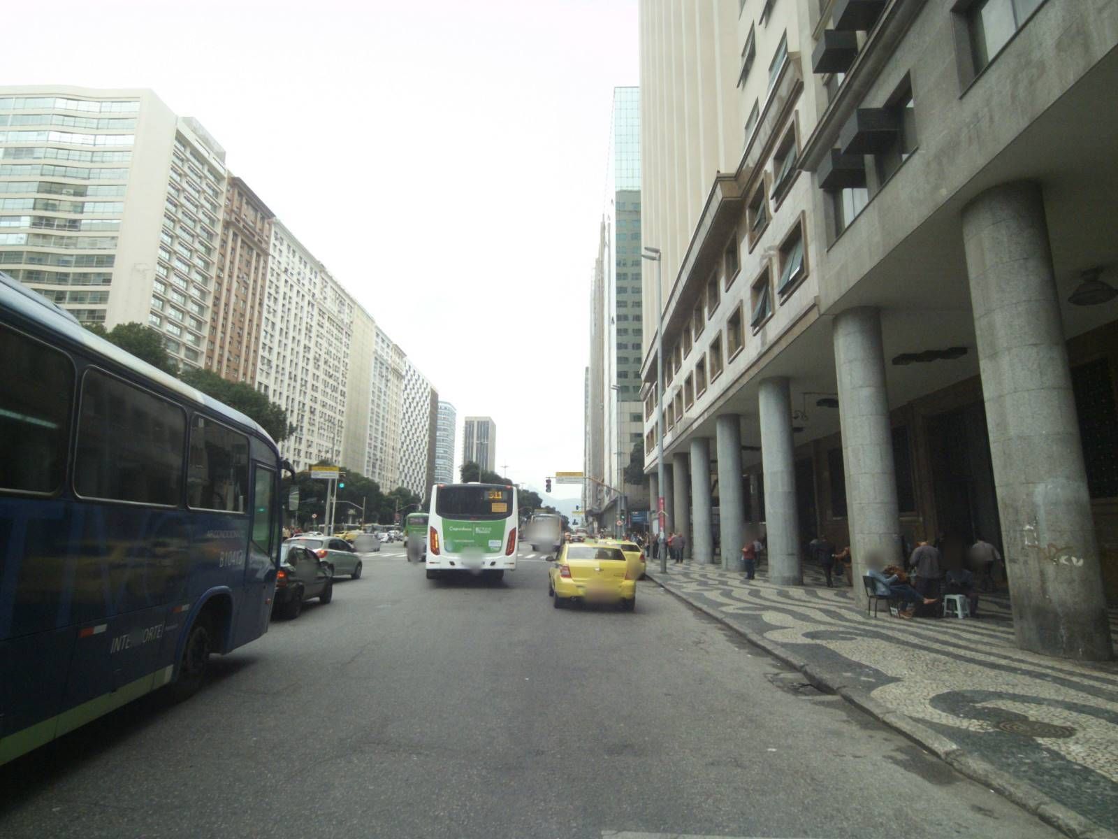 Street-level view near Edifício Lowndes II, Centro