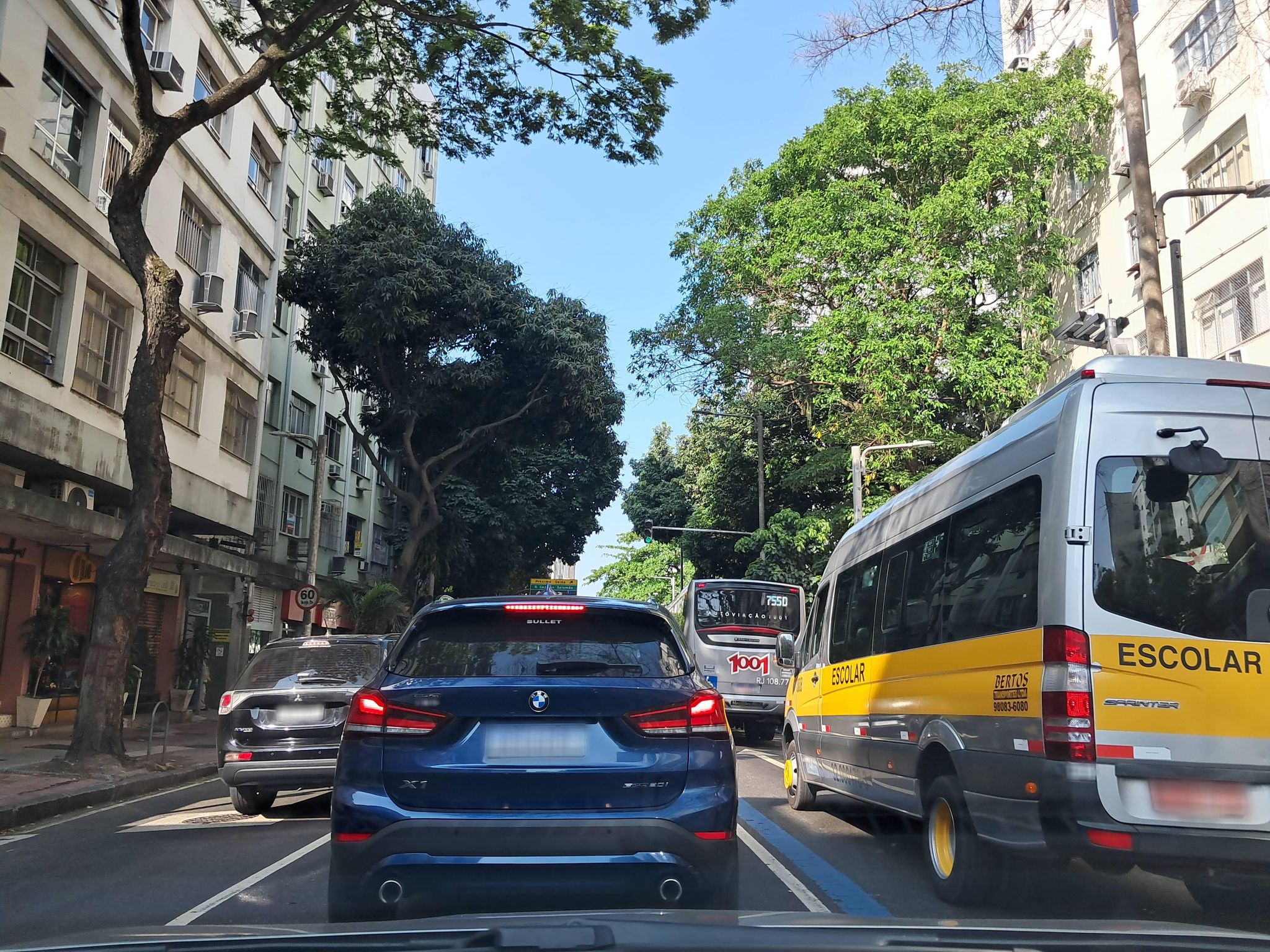 Street-level view near Edifício Lucio Cardoso, Humaitá