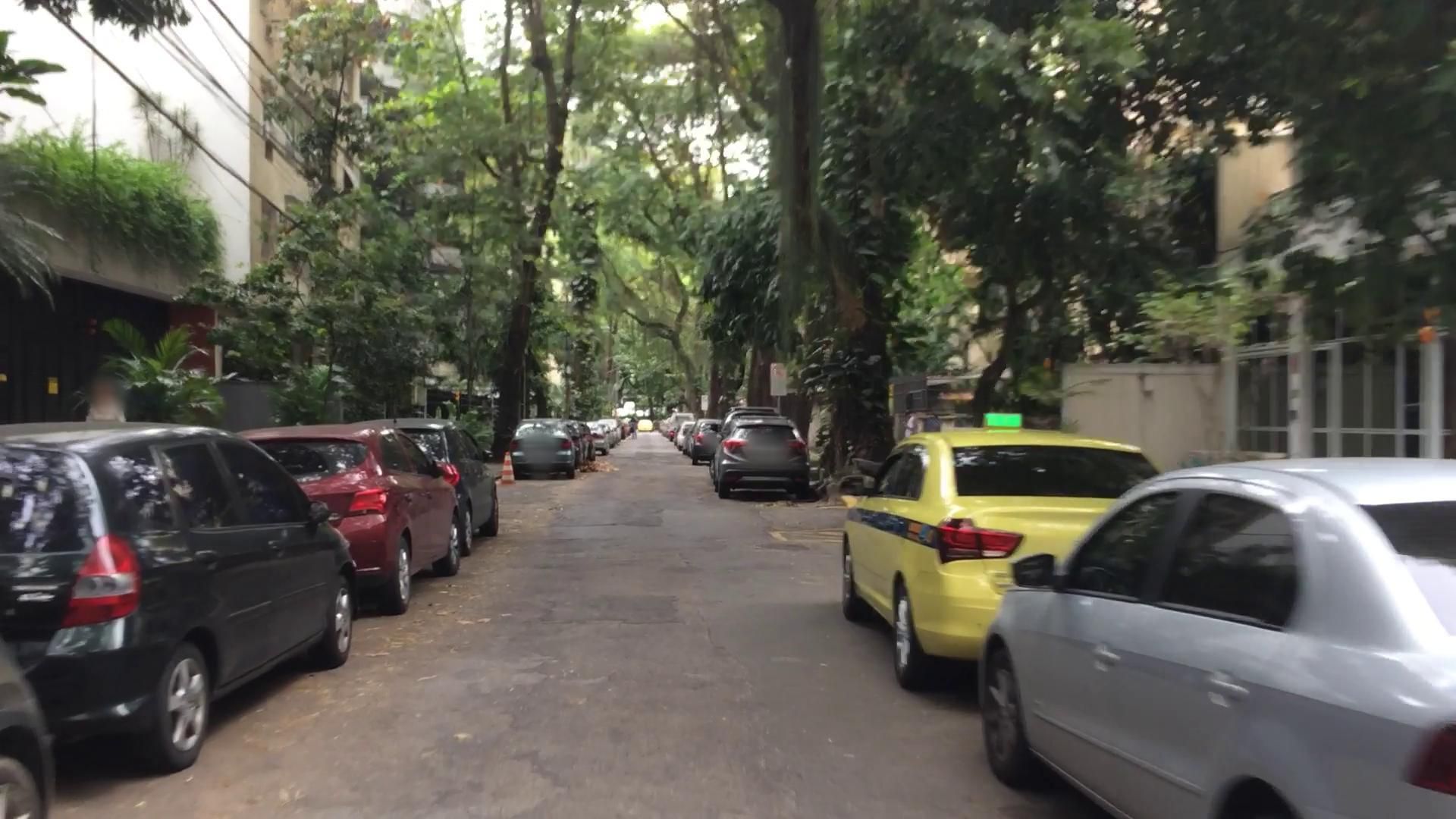 Street-level view near Edifício Lúcio Costa, Laranjeiras
