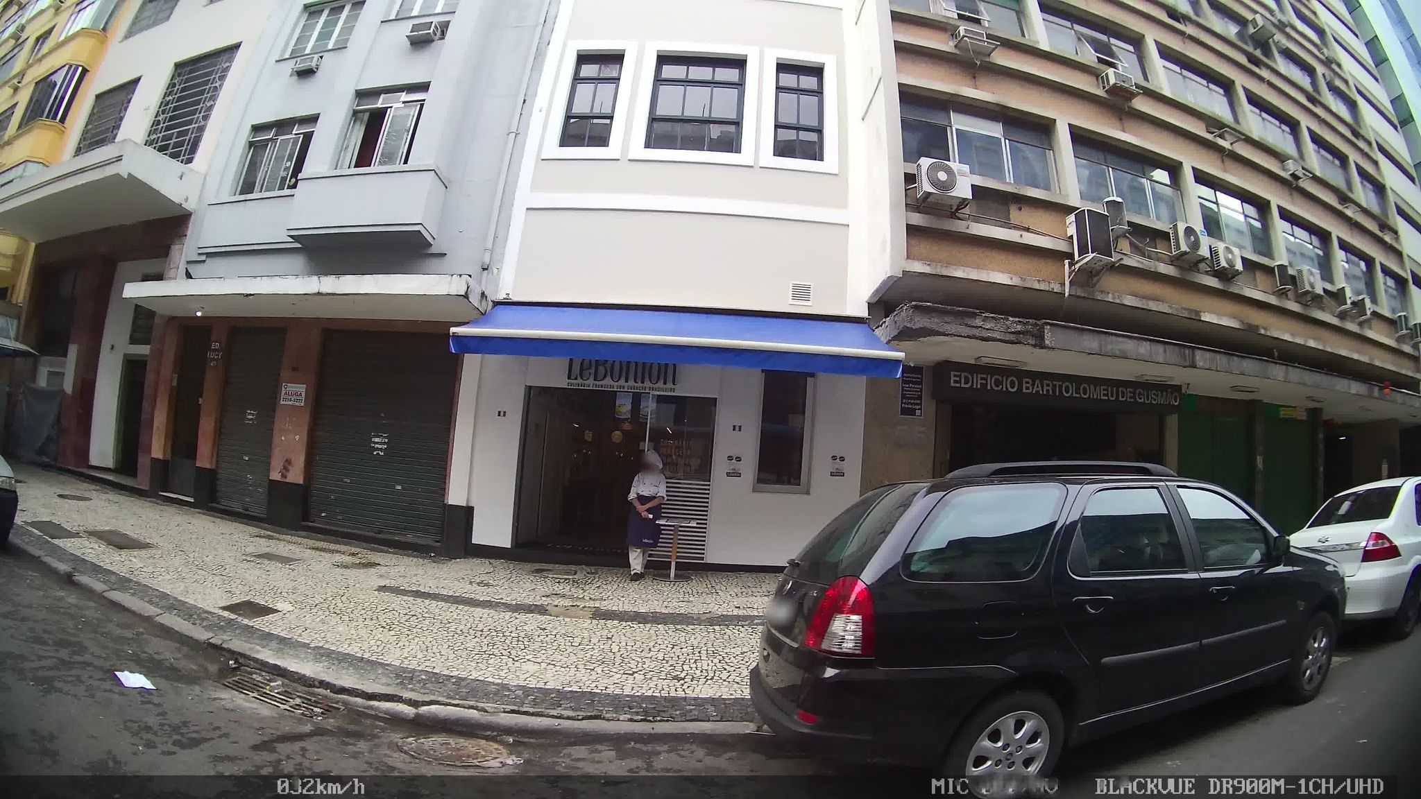 Street-level view near Edifício Lucy, Centro