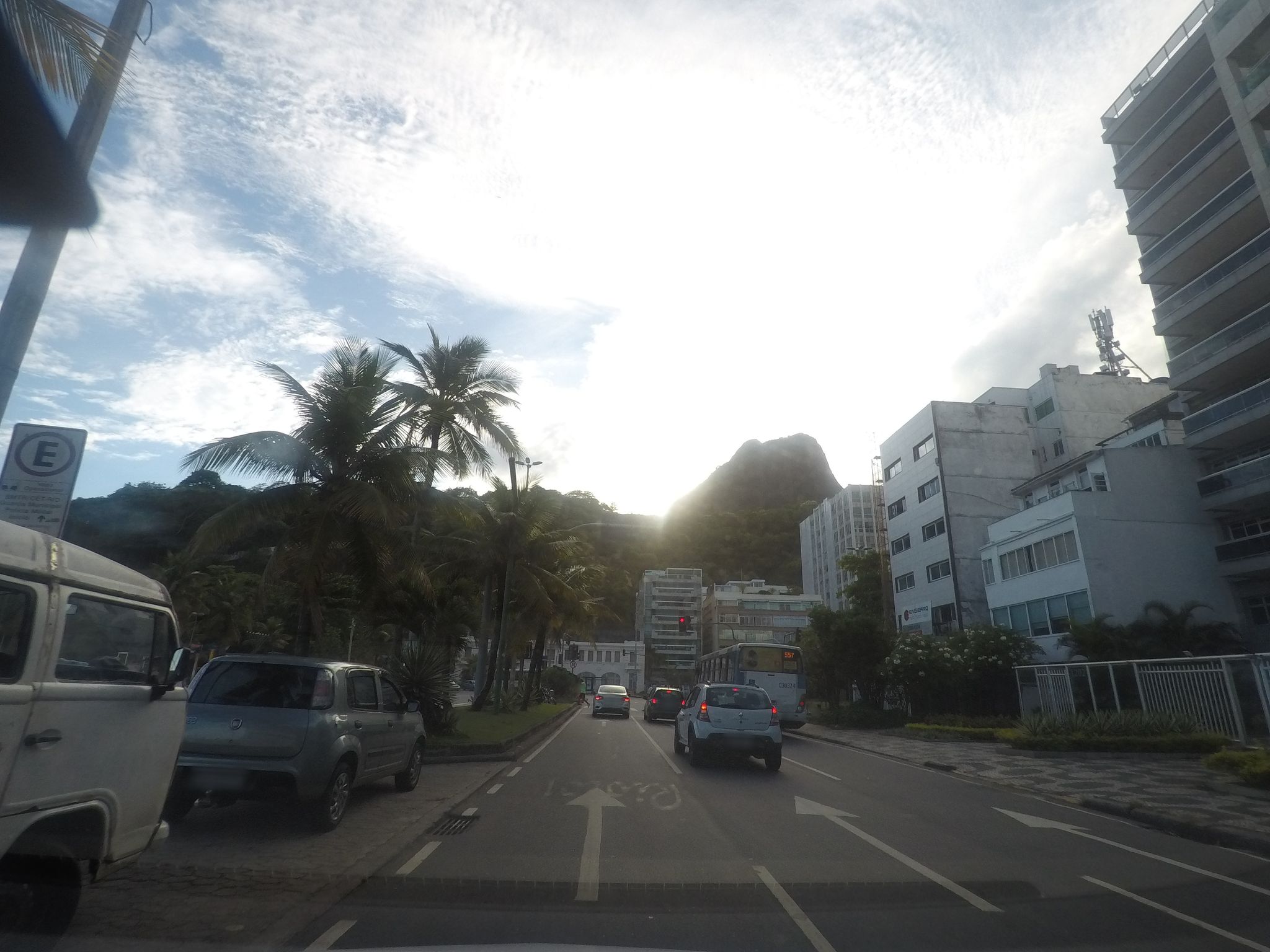 Street-level view near Edifício Luiza, Leblon