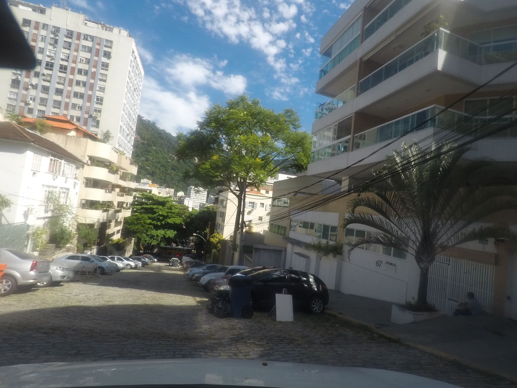 Street-level view near Edifício Luxor, Humaitá