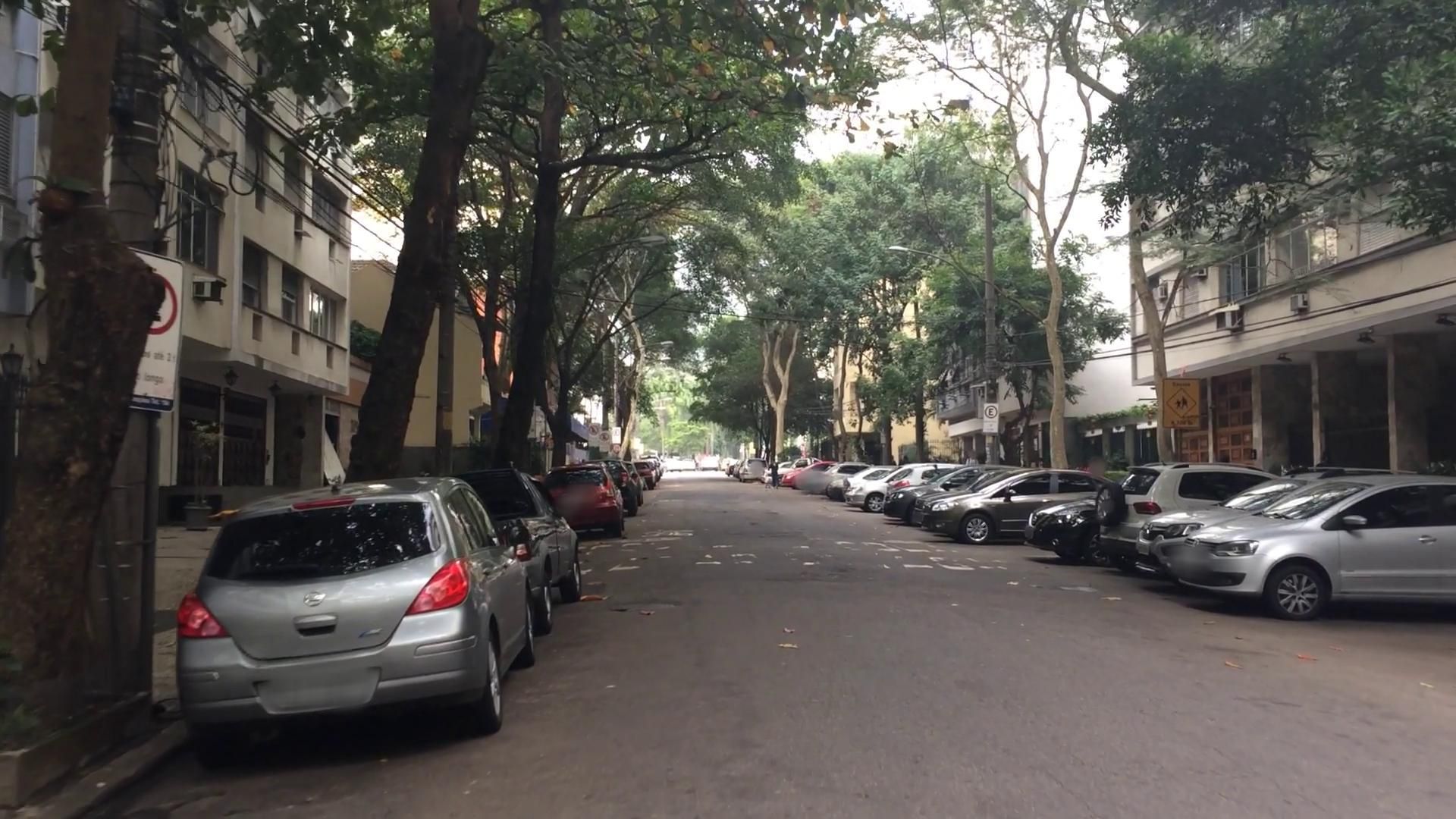Street-level view near Edifício Magoari, Laranjeiras