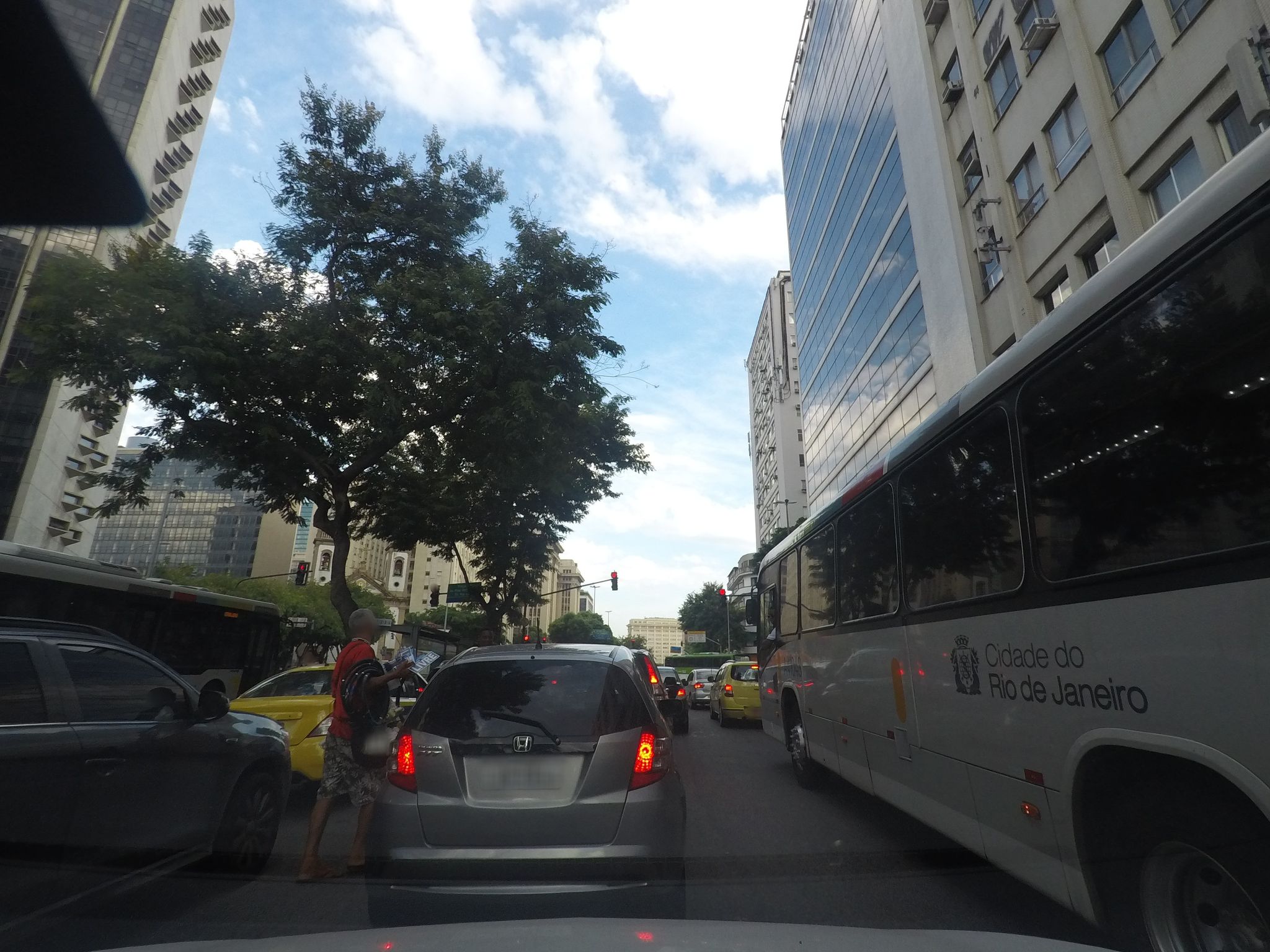 Street-level view near Edifício Maison de France - Consulat General de France, Centro