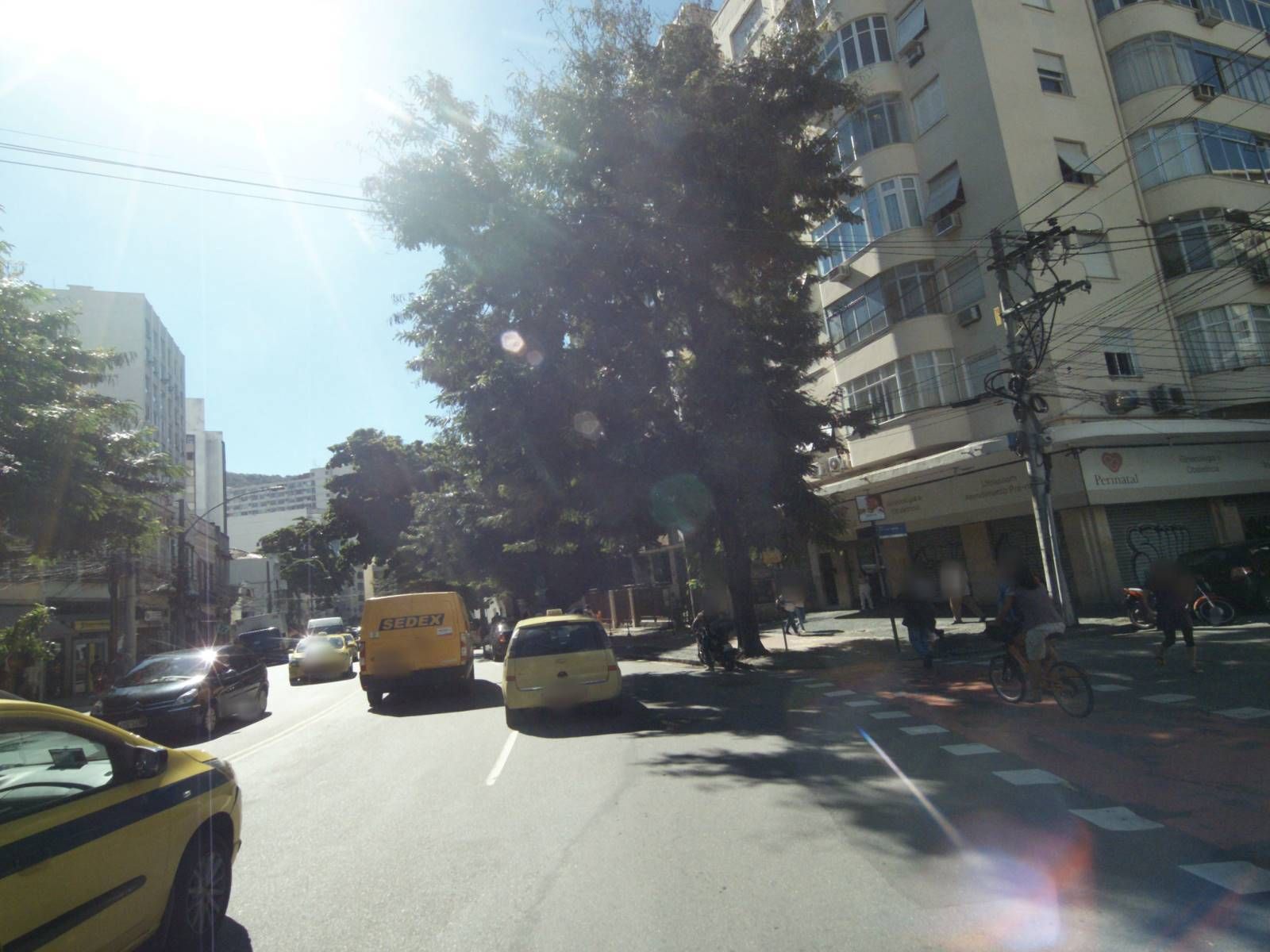 Street-level view near Edifício Marambaia, Laranjeiras