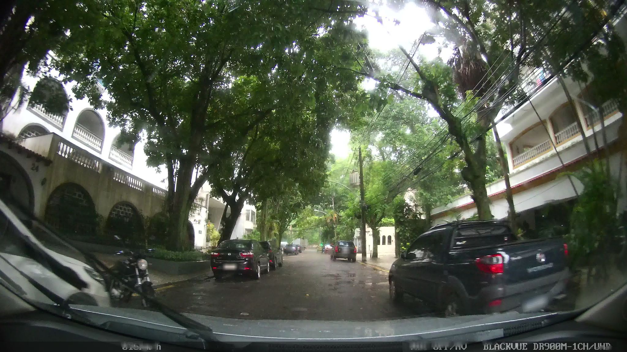 Street-level view near Edifício Marco Claudio, Lagoa