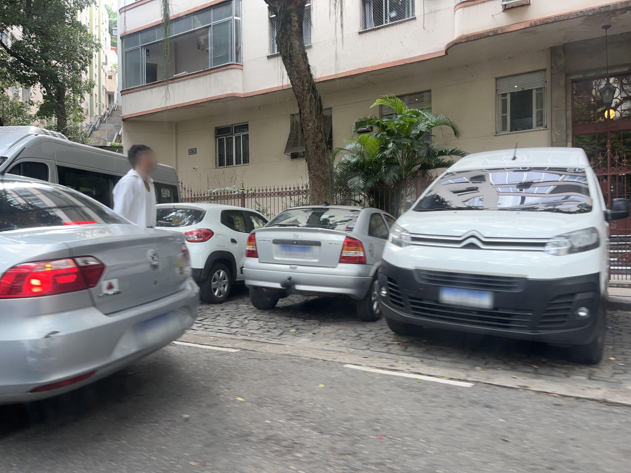 Street-level view near Edifício Marconi, Centro