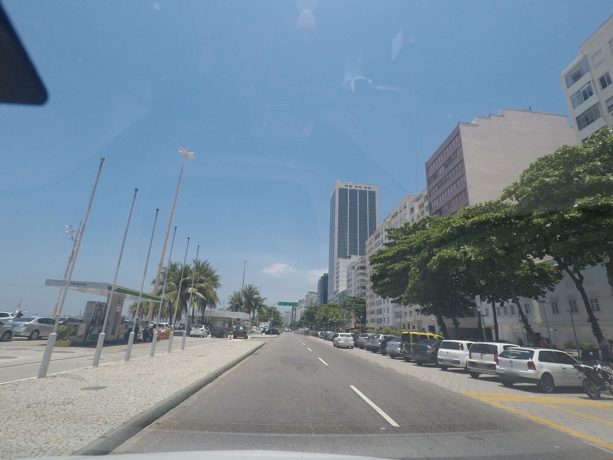 Street-level view near Edíficio Marina, Copacabana