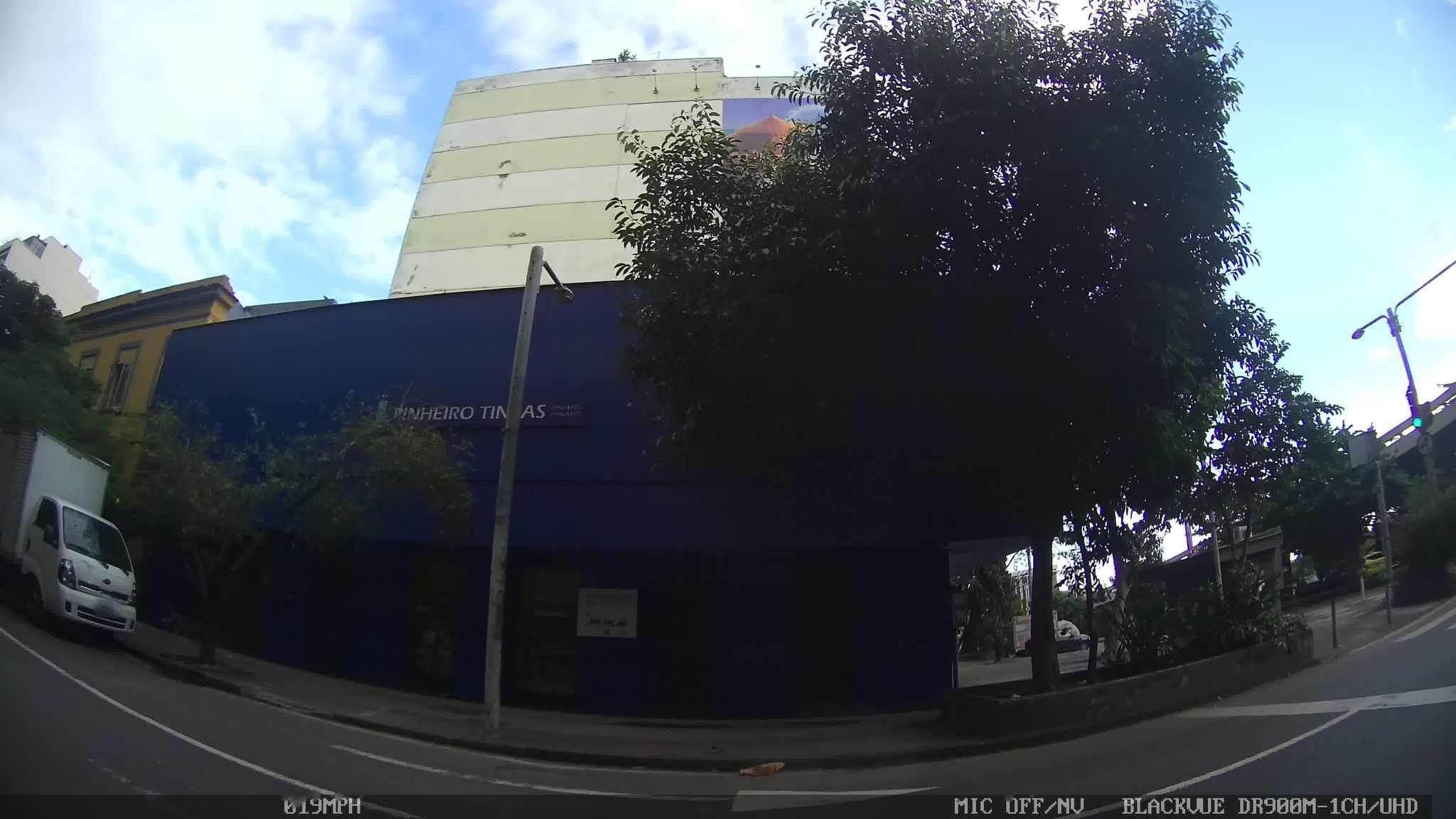 Street-level view near Edifício Marisco, Flamengo