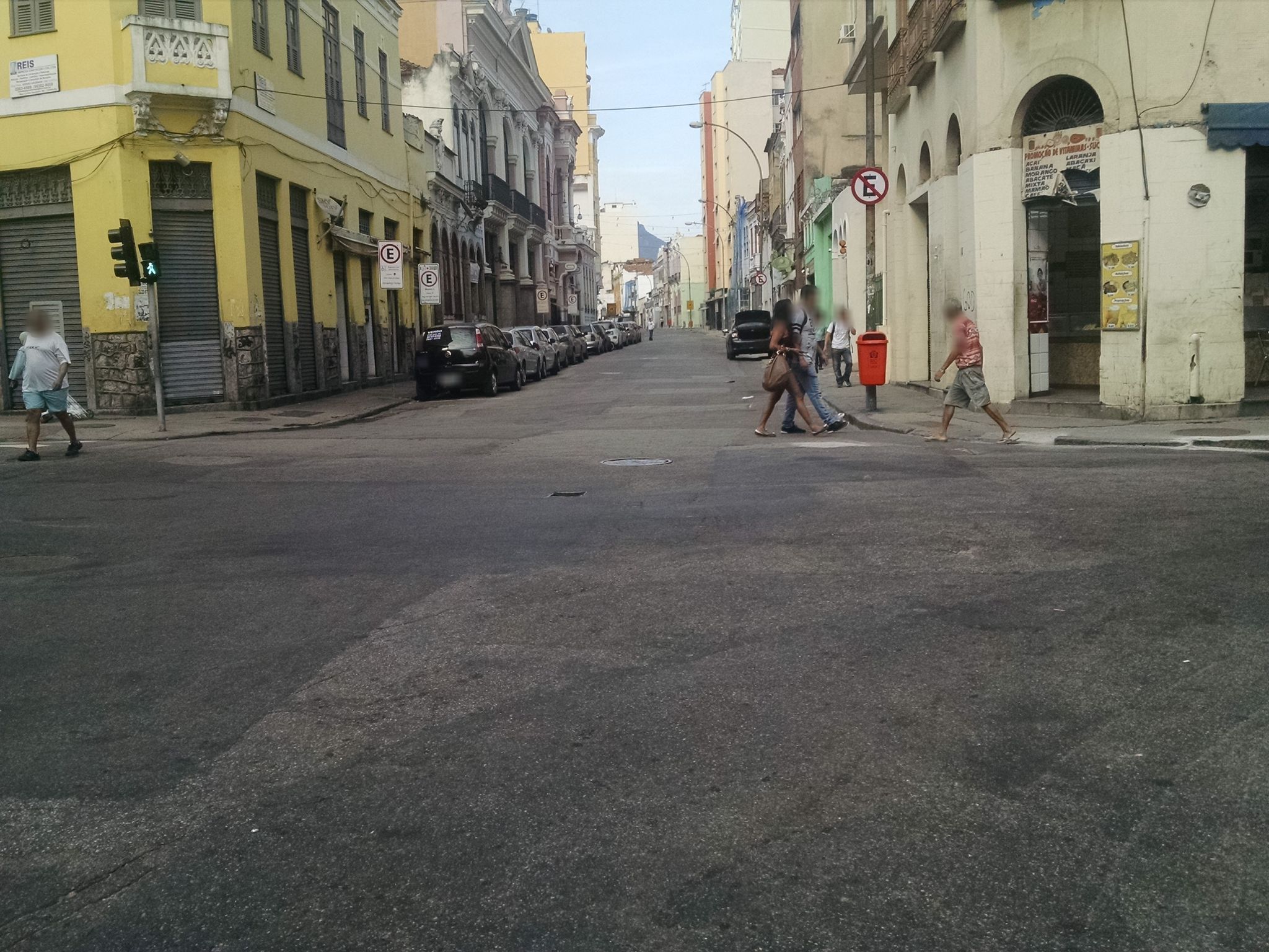 Street-level view near Edifício Massilia, Centro
