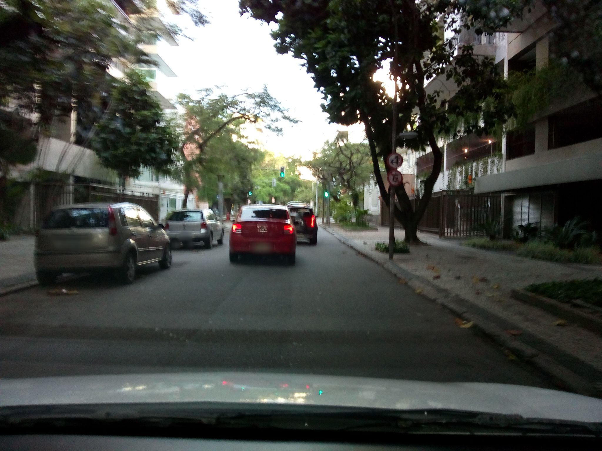 Street-level view near Edifício Mina, Ipanema