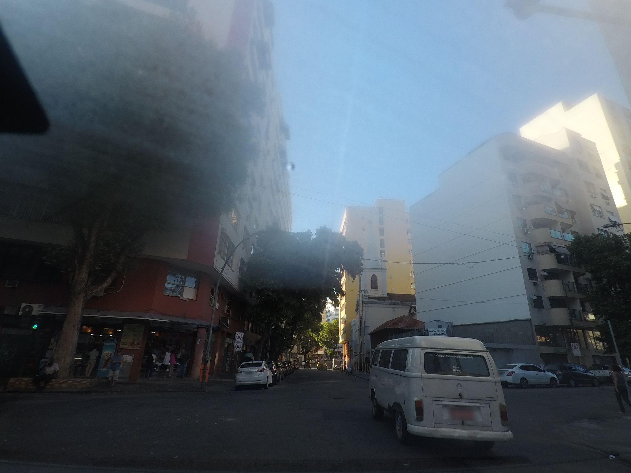 Street-level view near Edifício Mirabel, Centro