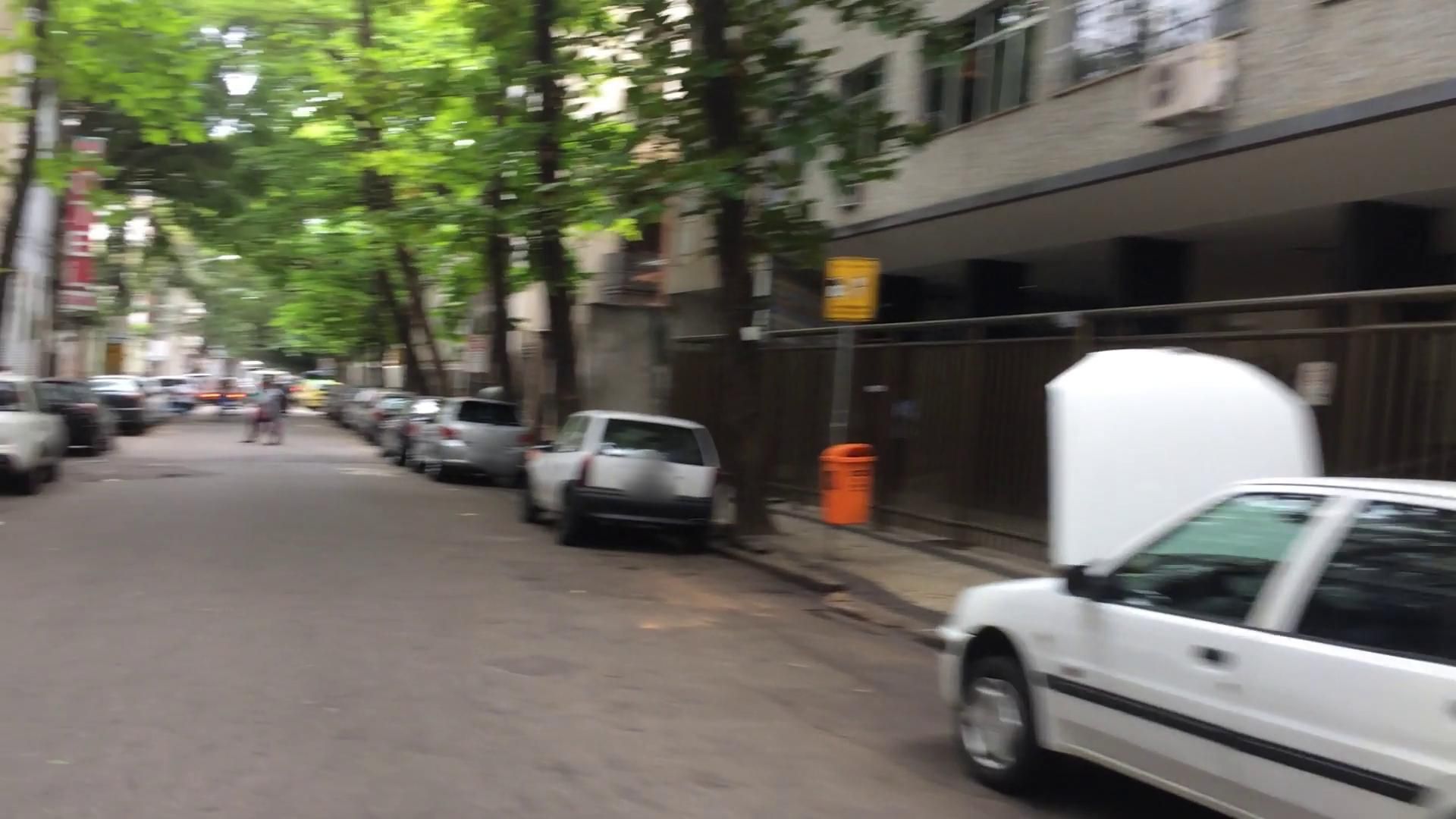 Street-level view near Edifício Miradela, Laranjeiras