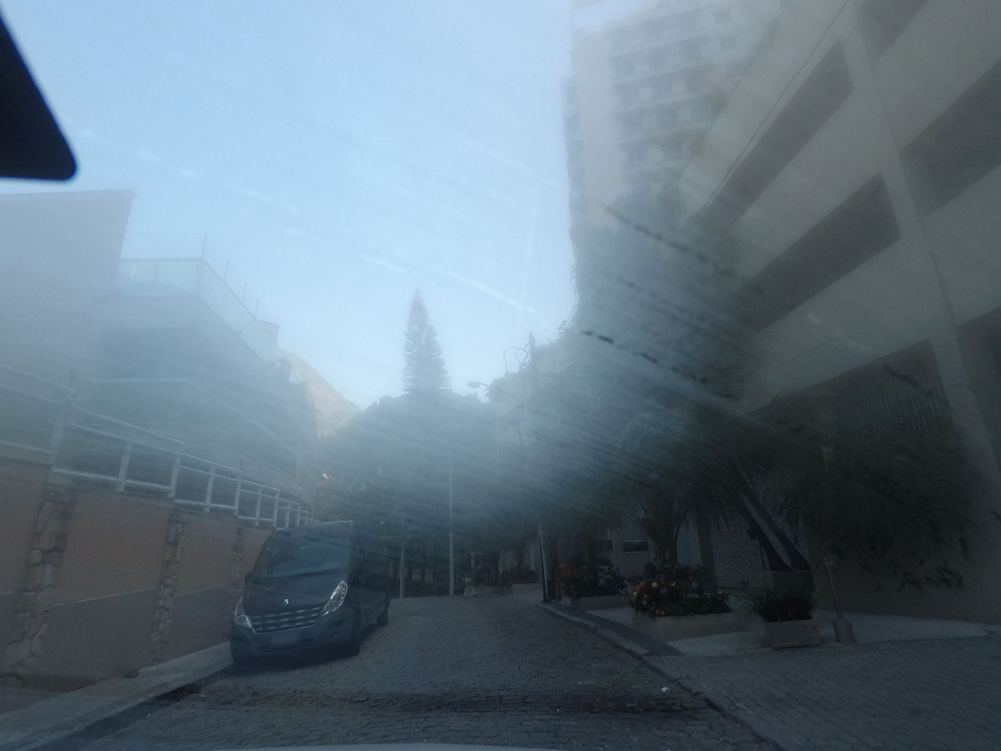 Street-level view near Edifício Mirante da Lagoa, Lagoa