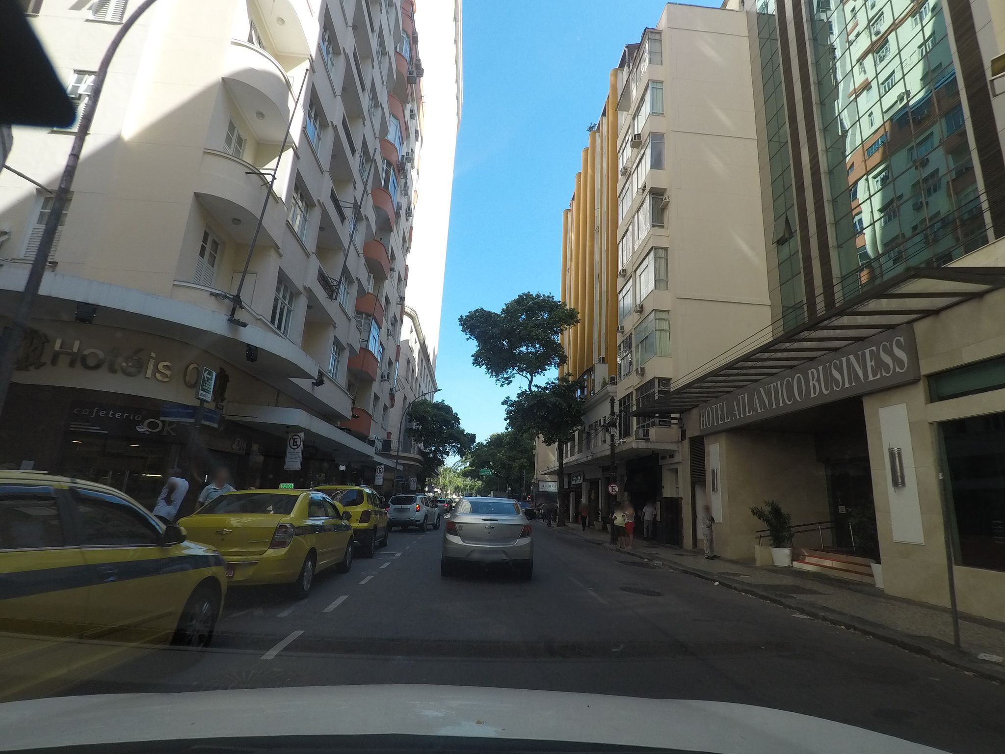 Street-level view near Edifício Monrole, Santa Teresa