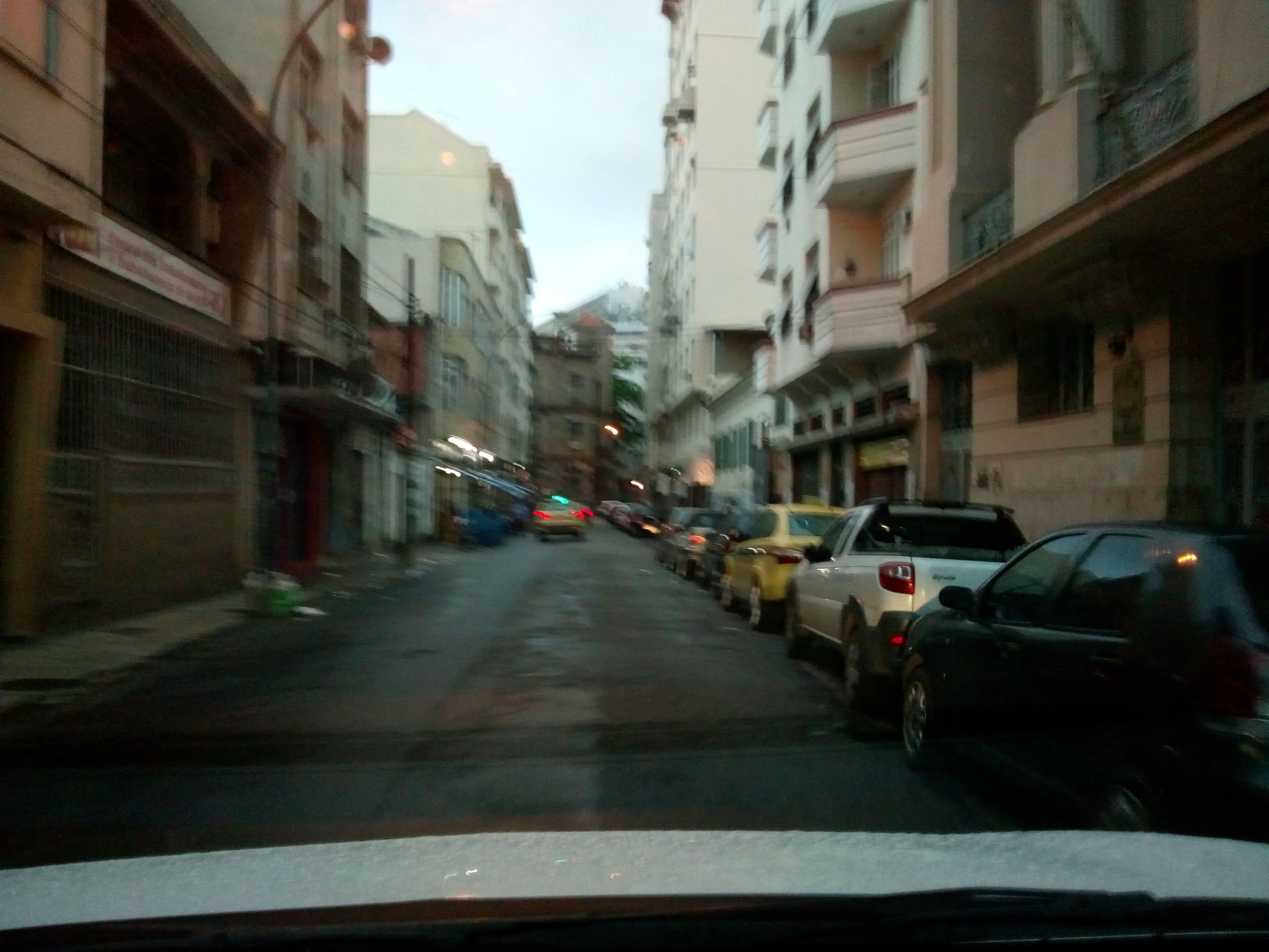 Street-level view near Edifício Montana, Santa Teresa