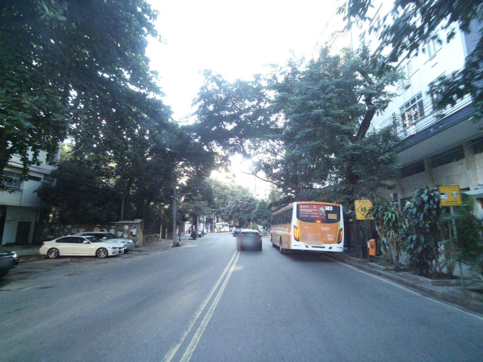 Street-level view near Edifício Monte, Laranjeiras