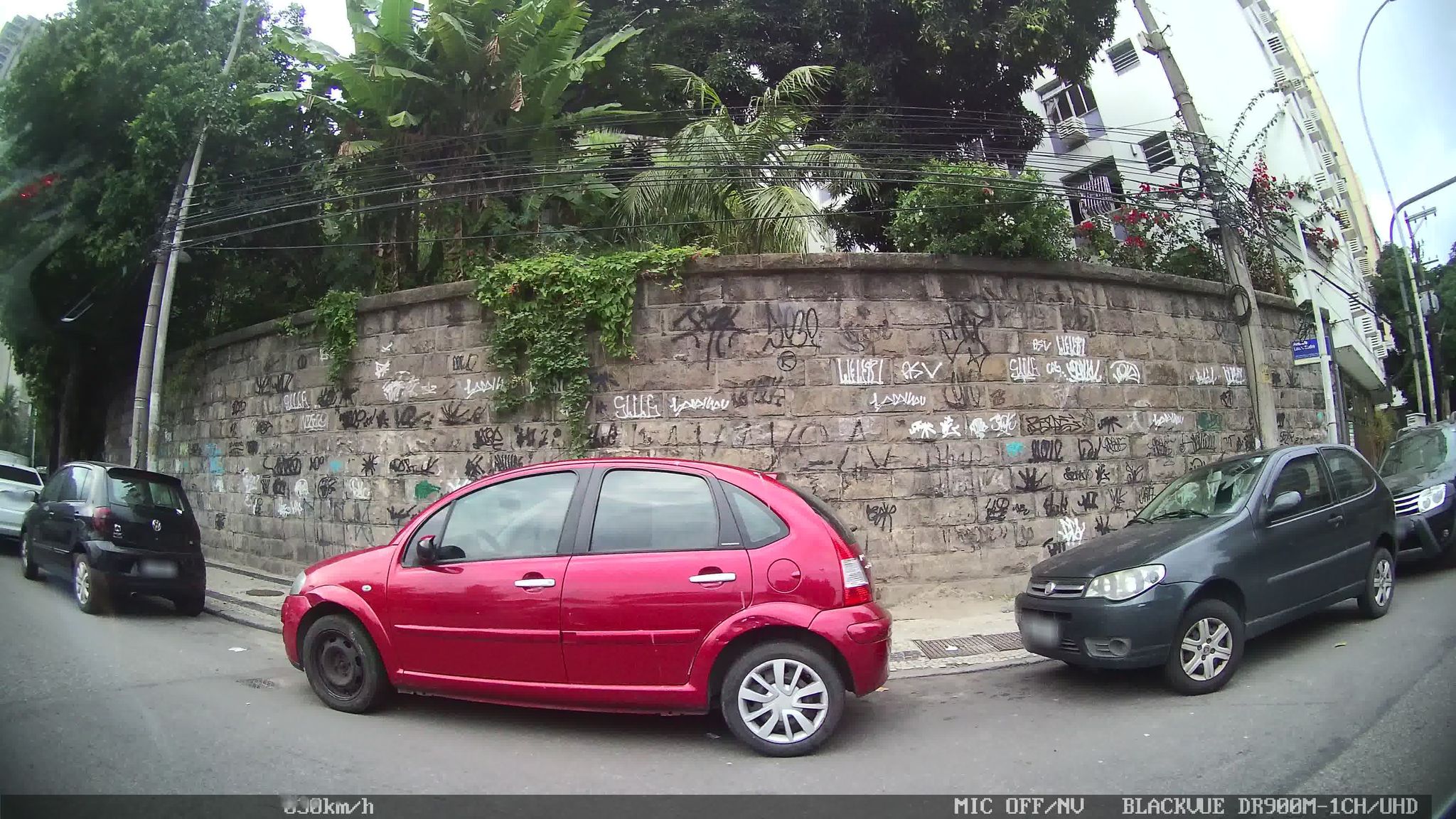Street-level view near Edifício Monte Real, Botafogo