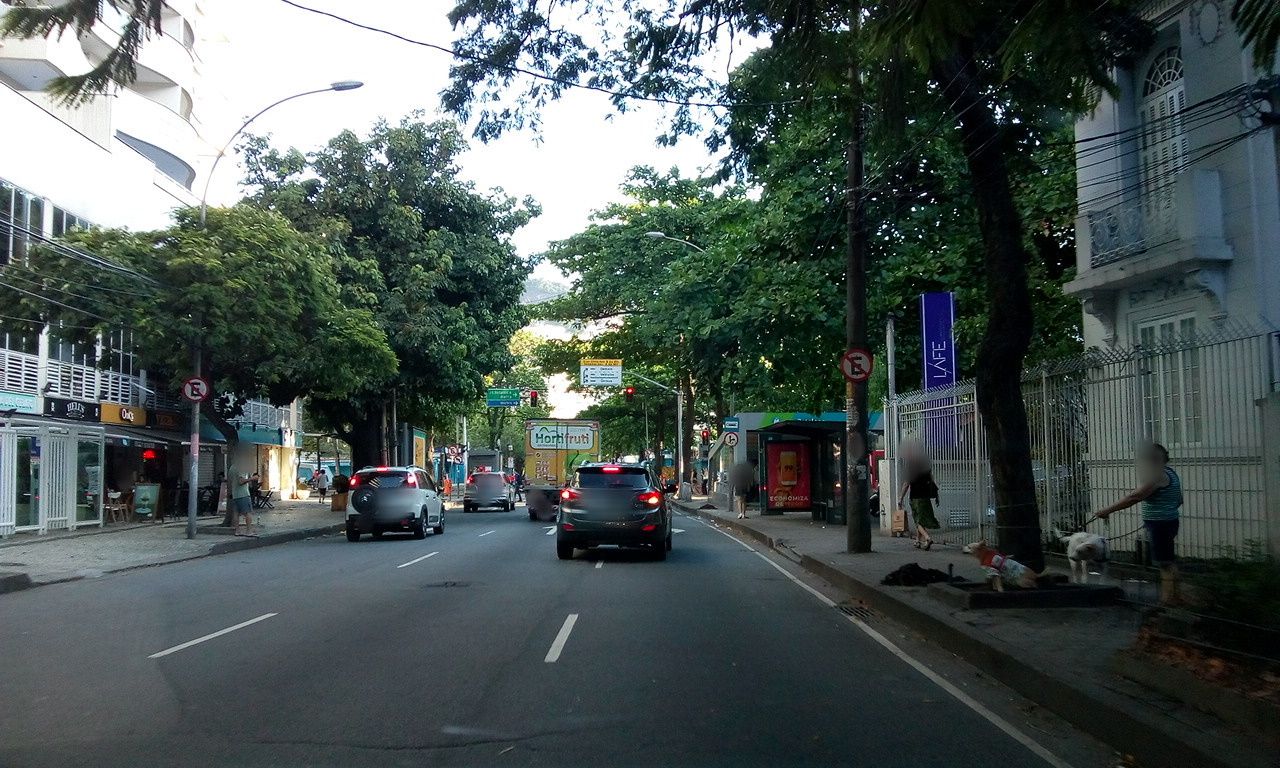 Street-level view near Edifício Monte Shontung, Botafogo