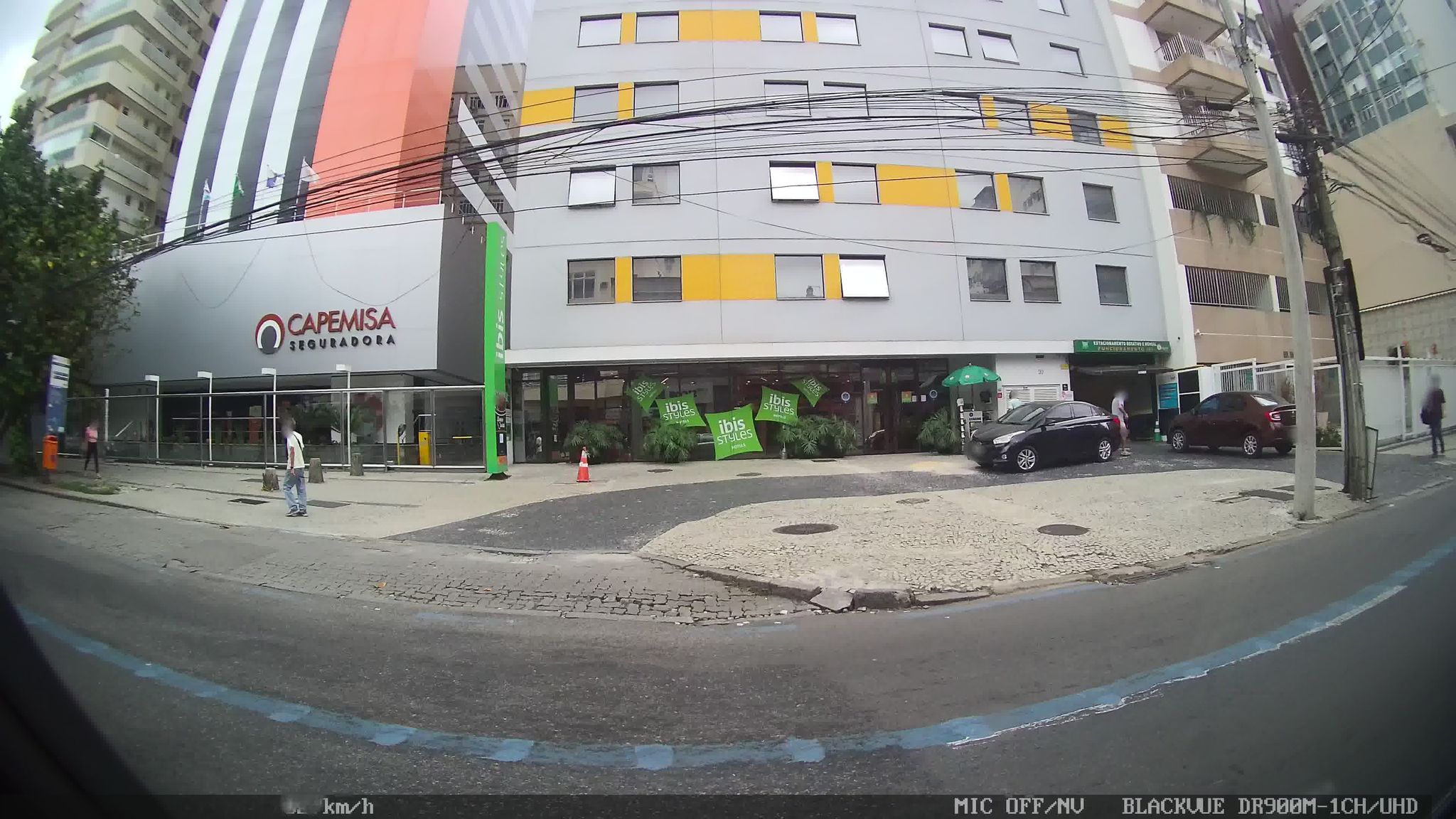 Street-level view near Edifício Mozart, Botafogo