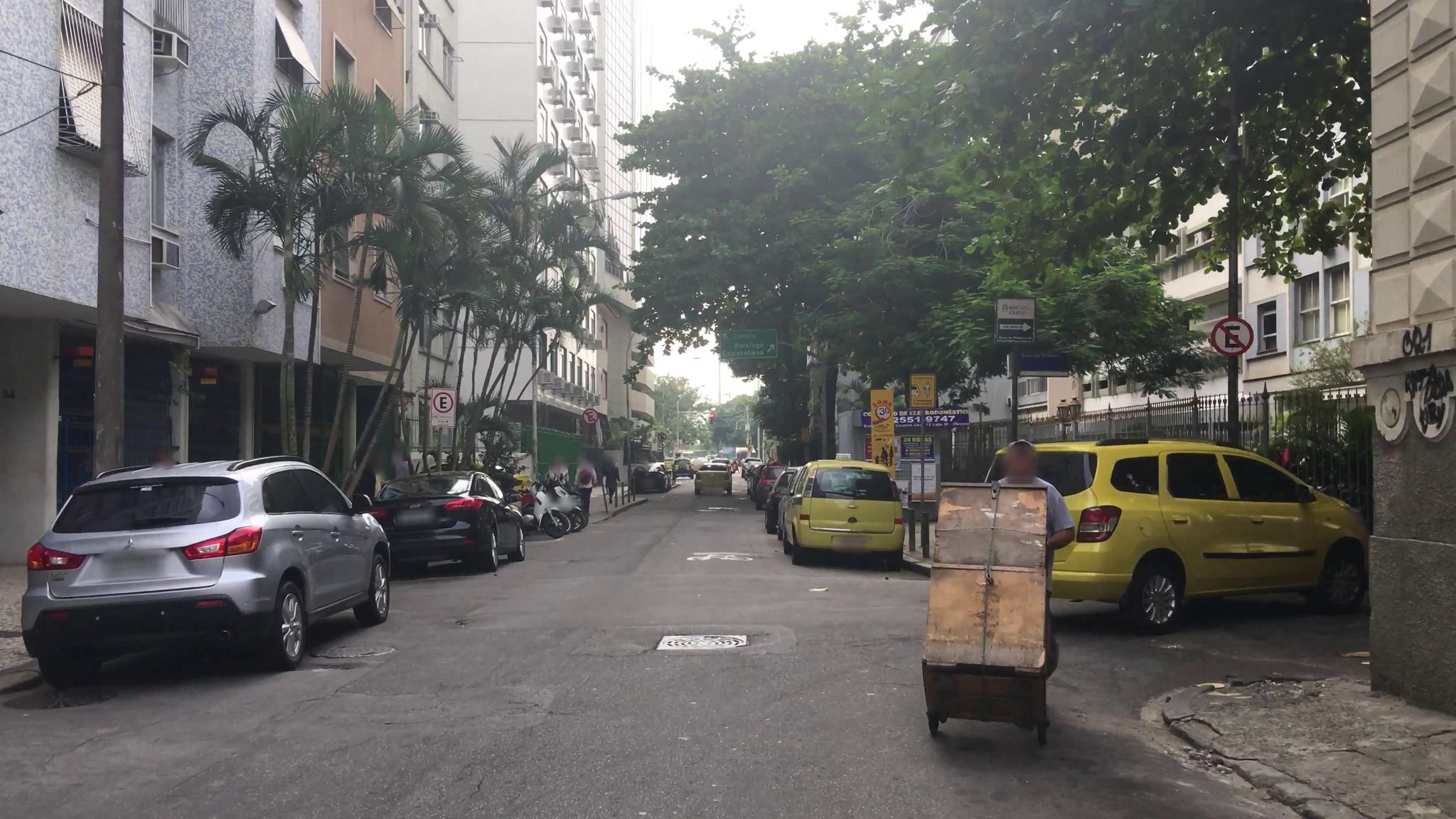Street-level view near Edifício Nautilus, Flamengo