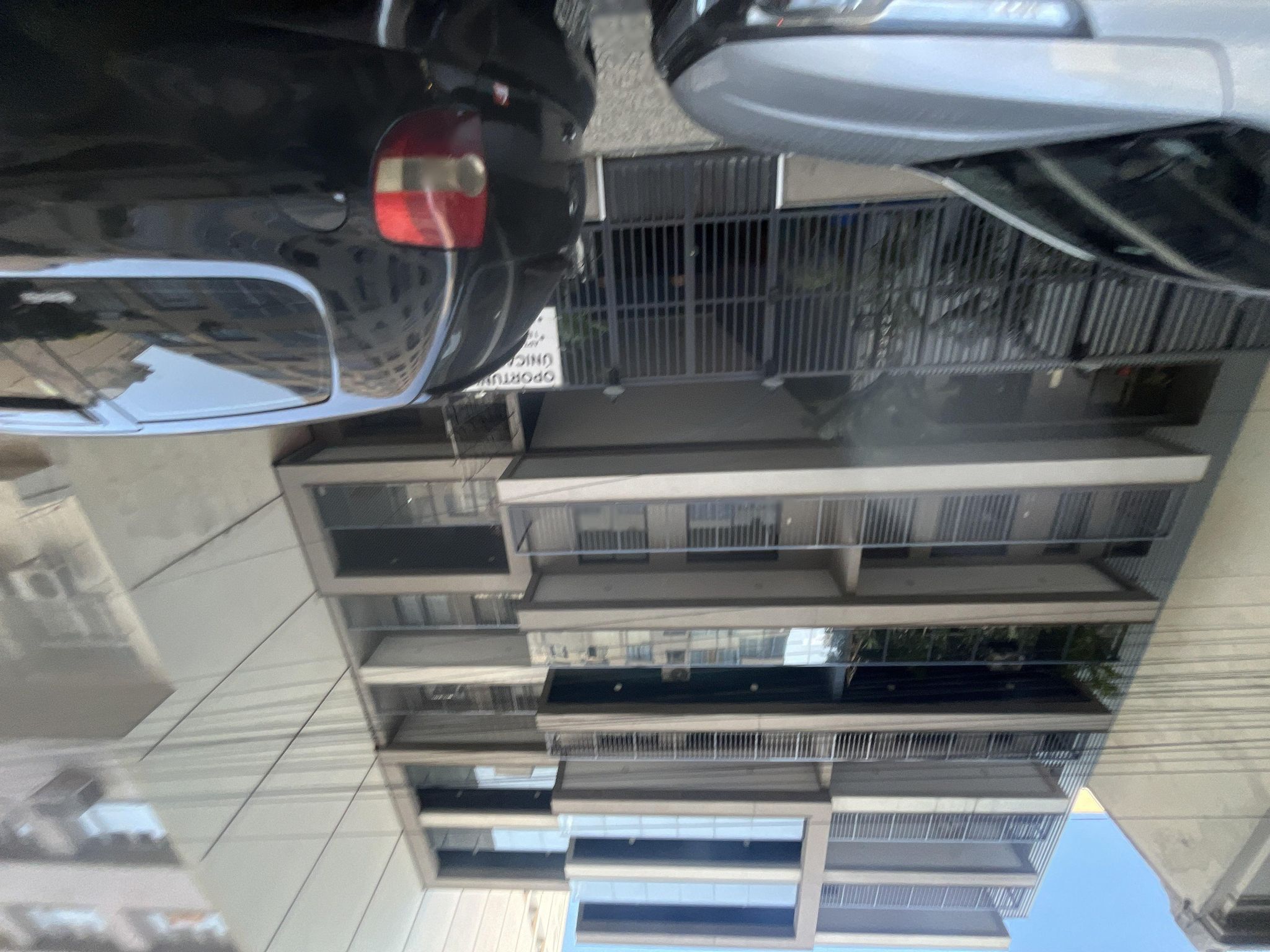 Street-level view near Edifício Nazareth, Centro