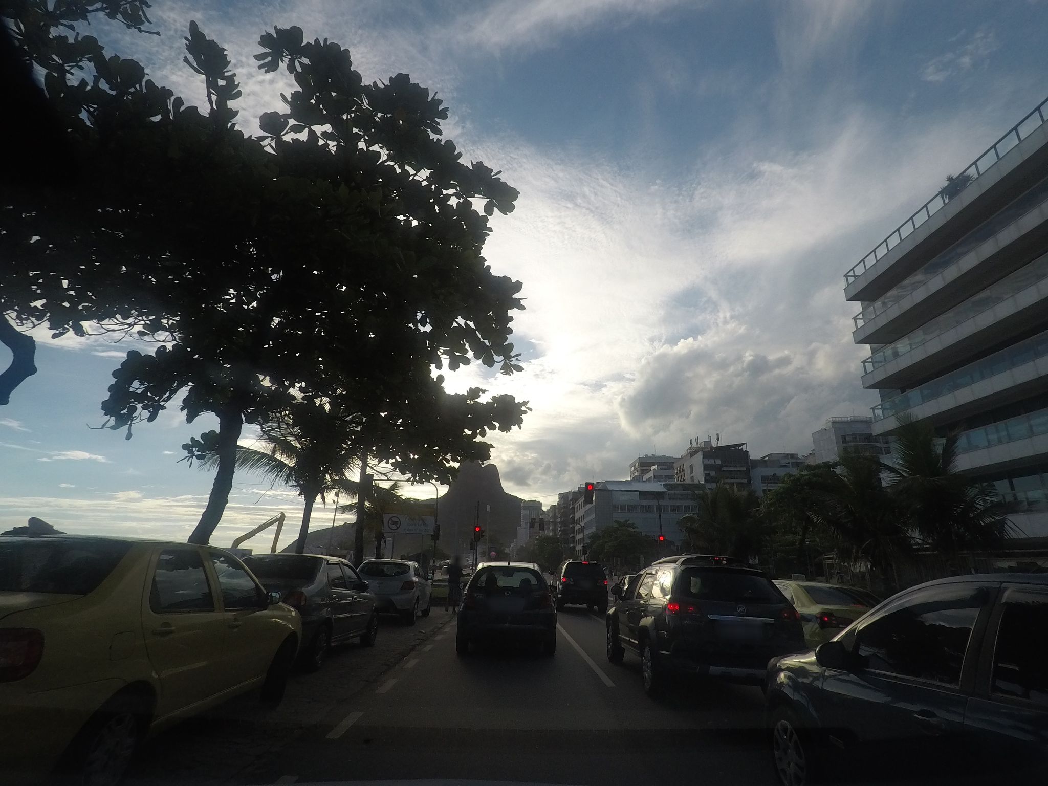 Street-level view near Edifício Negresco, Ipanema