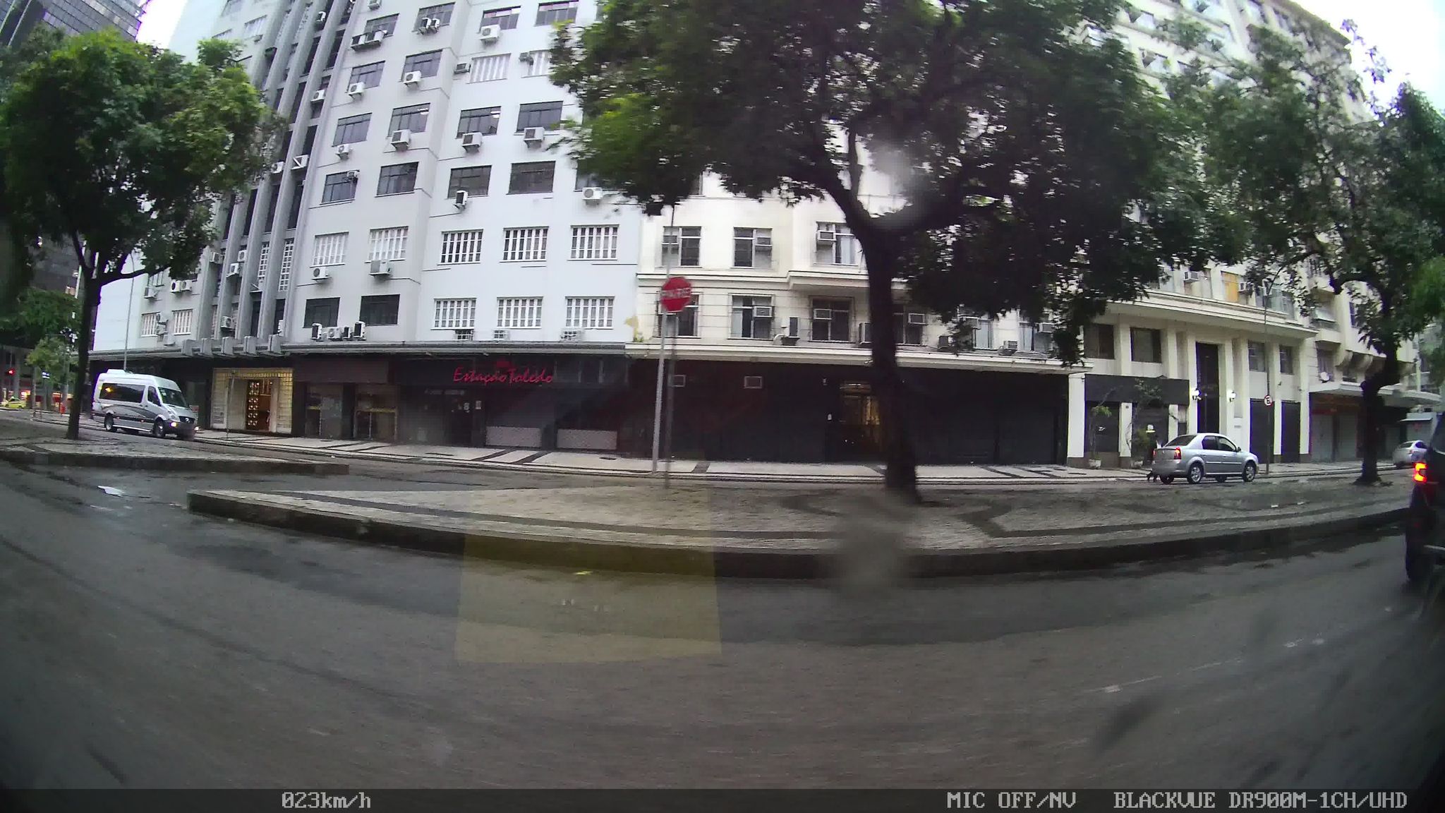 Street-level view near Edifício Nobel, Centro