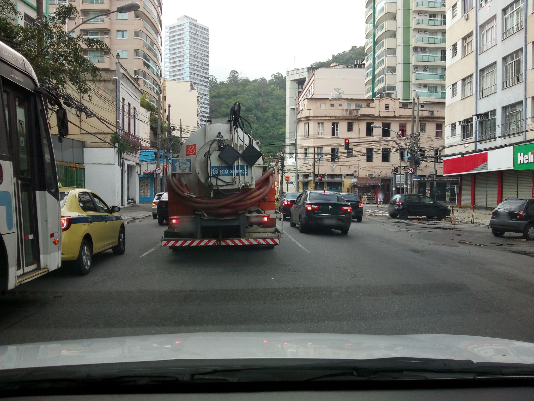 Street-level view near Edifício Nobre, Botafogo