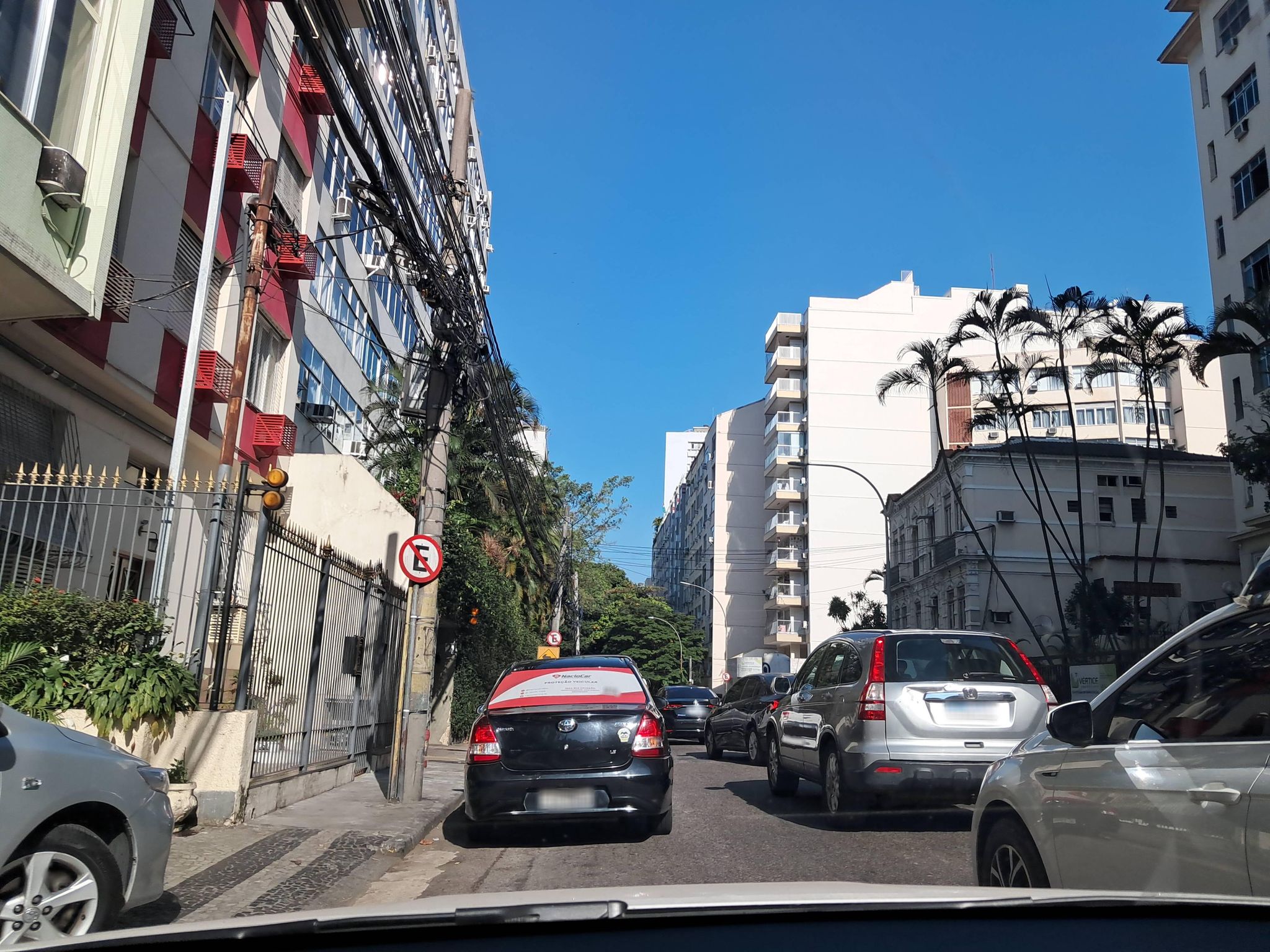Street-level view near Edifício Norma, Laranjeiras