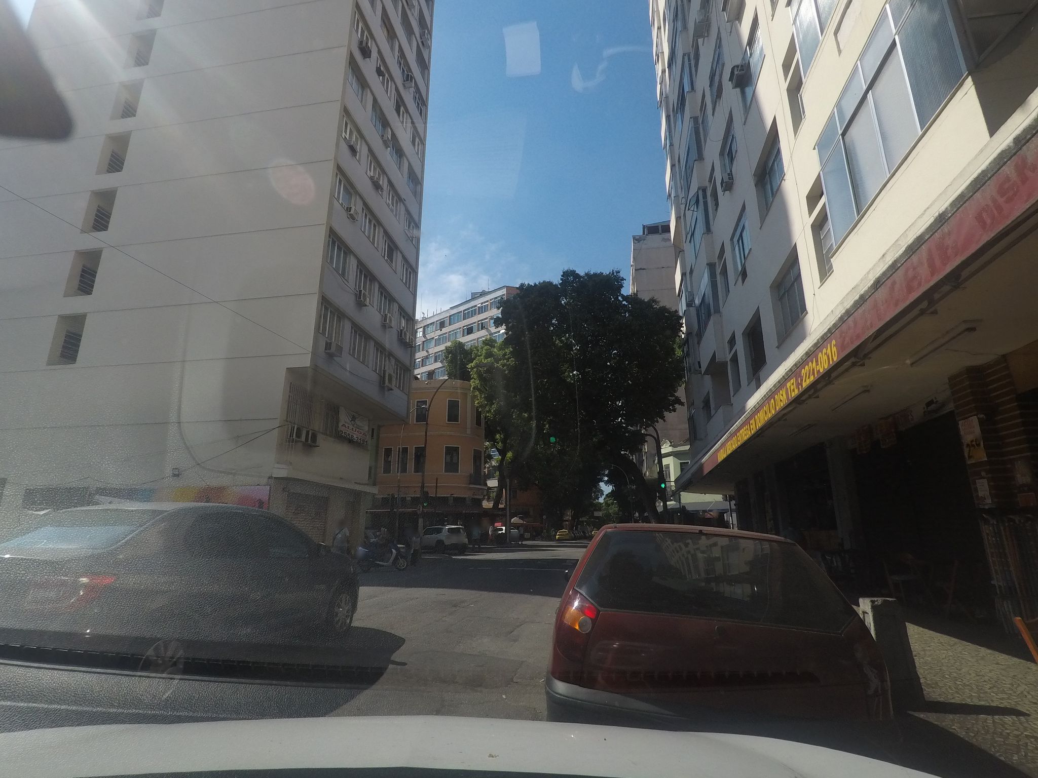 Street-level view near Edifício Normandie, Centro