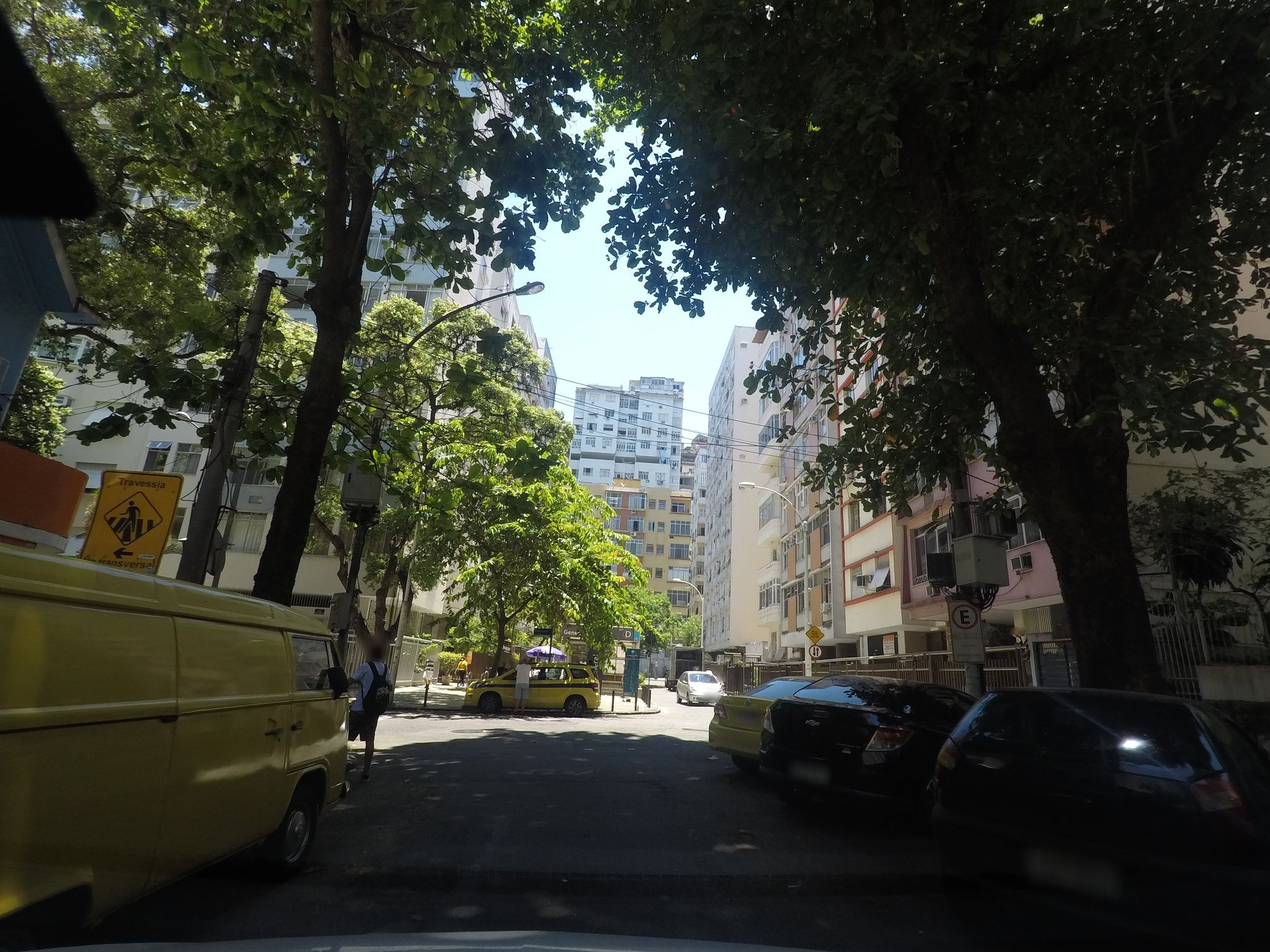 Street-level view near Edifício Nossa Senhora da Paz, Copacabana