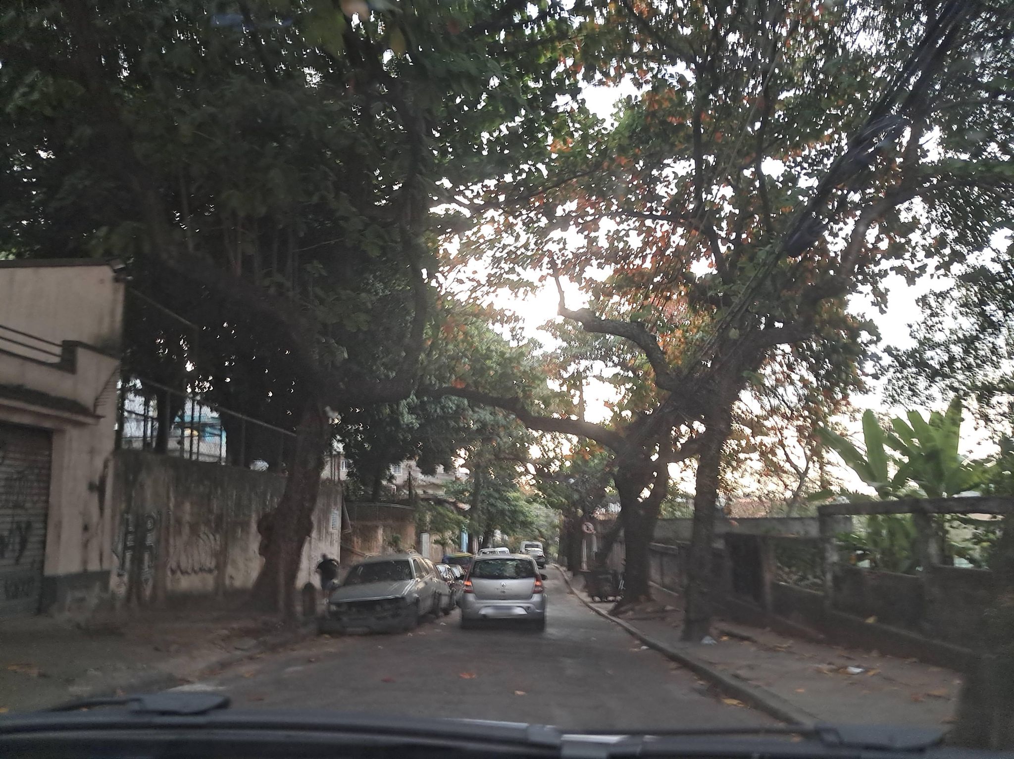 Street-level view near Edifício Nossa Senhora Monte Carmelo, Santa Teresa