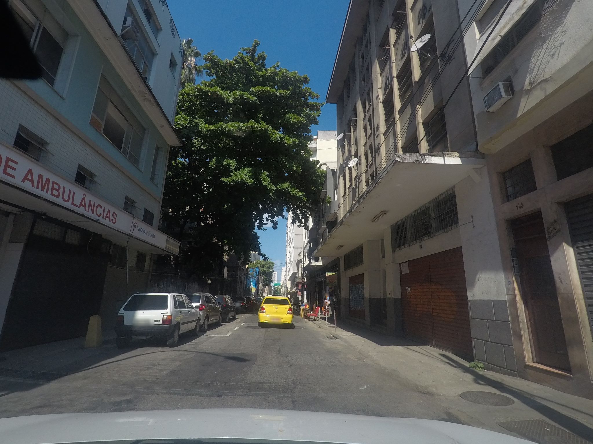 Street-level view near Edifício Nossa Sra. das Graças, Centro
