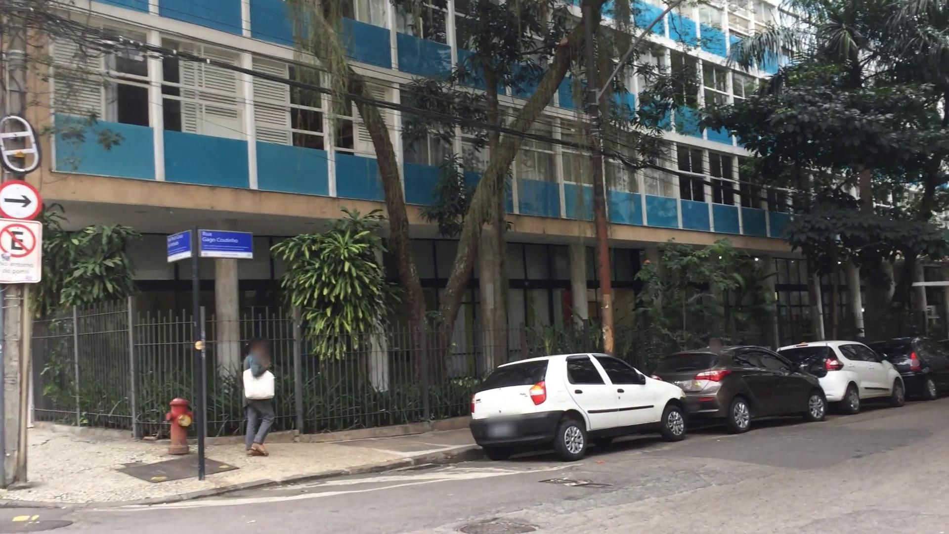 Street-level view near Edifício Nova Cintra, Laranjeiras